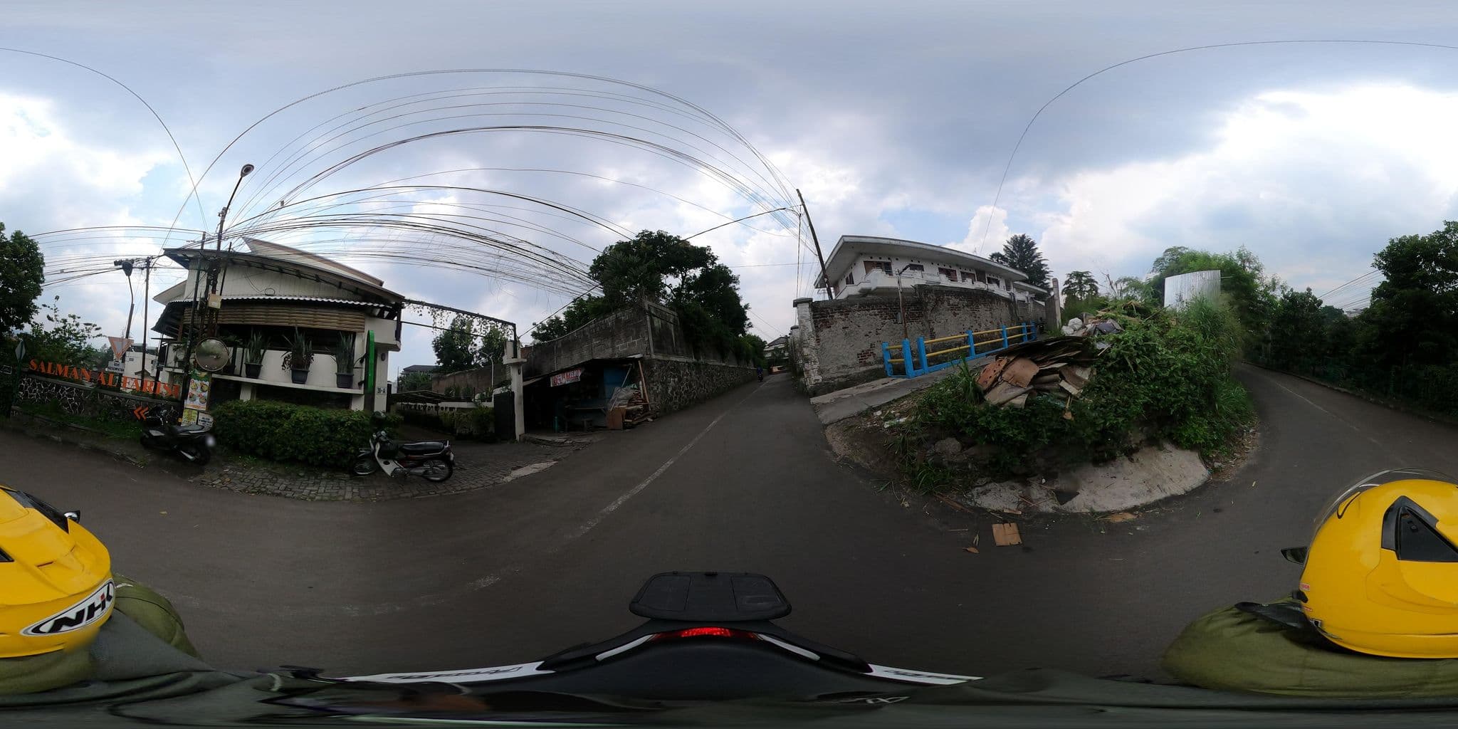 Street view near Airy Dago Tubagus Ismail Delapan 39 Bandung, Bandung — © Kaart_Local (CC BY-SA · Mapillary)