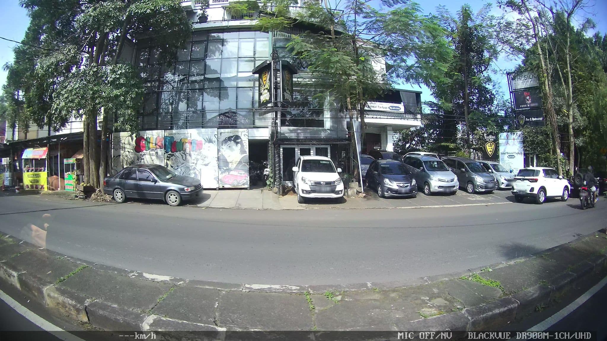 Street view near The Silk Art & Design Hotel, Bandung — © kaart_2 (CC BY-SA · Mapillary)