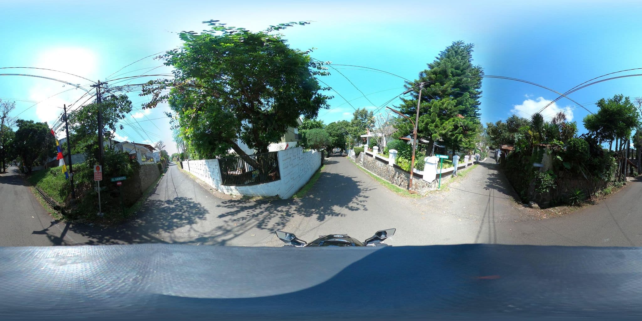 Street view near Roemah Apel, Bandung — © Kaart_Local (CC BY-SA · Mapillary)