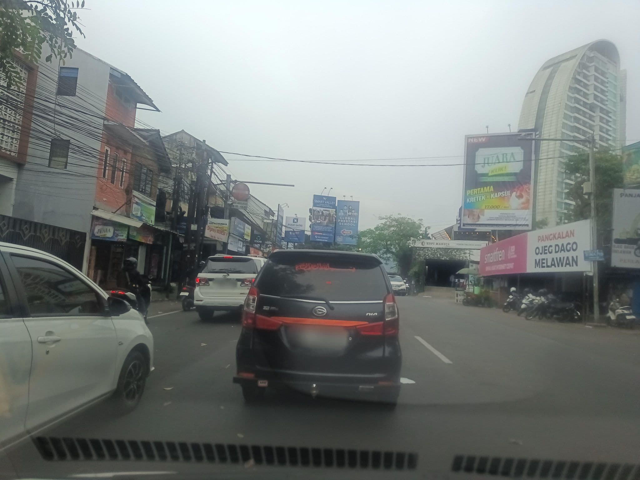 Street view near Dago Inn, Lembang — © hen0ch (CC BY-SA · Mapillary)