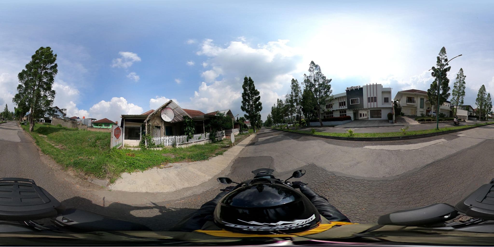 Street view near Villa Puri Teras, Lembang — © Kaart_Local (CC BY-SA · Mapillary)