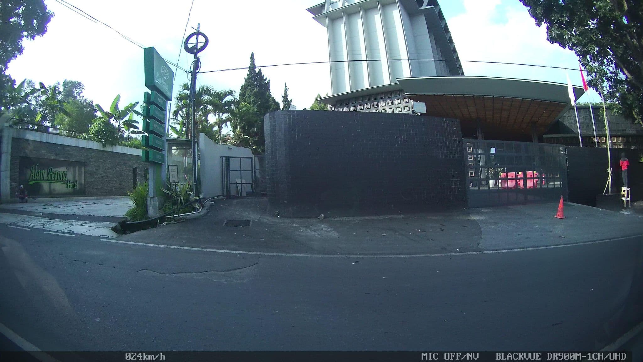Street view near The Gaia Hotel Bandung, Lembang — © kaart5 (CC BY-SA · Mapillary)
