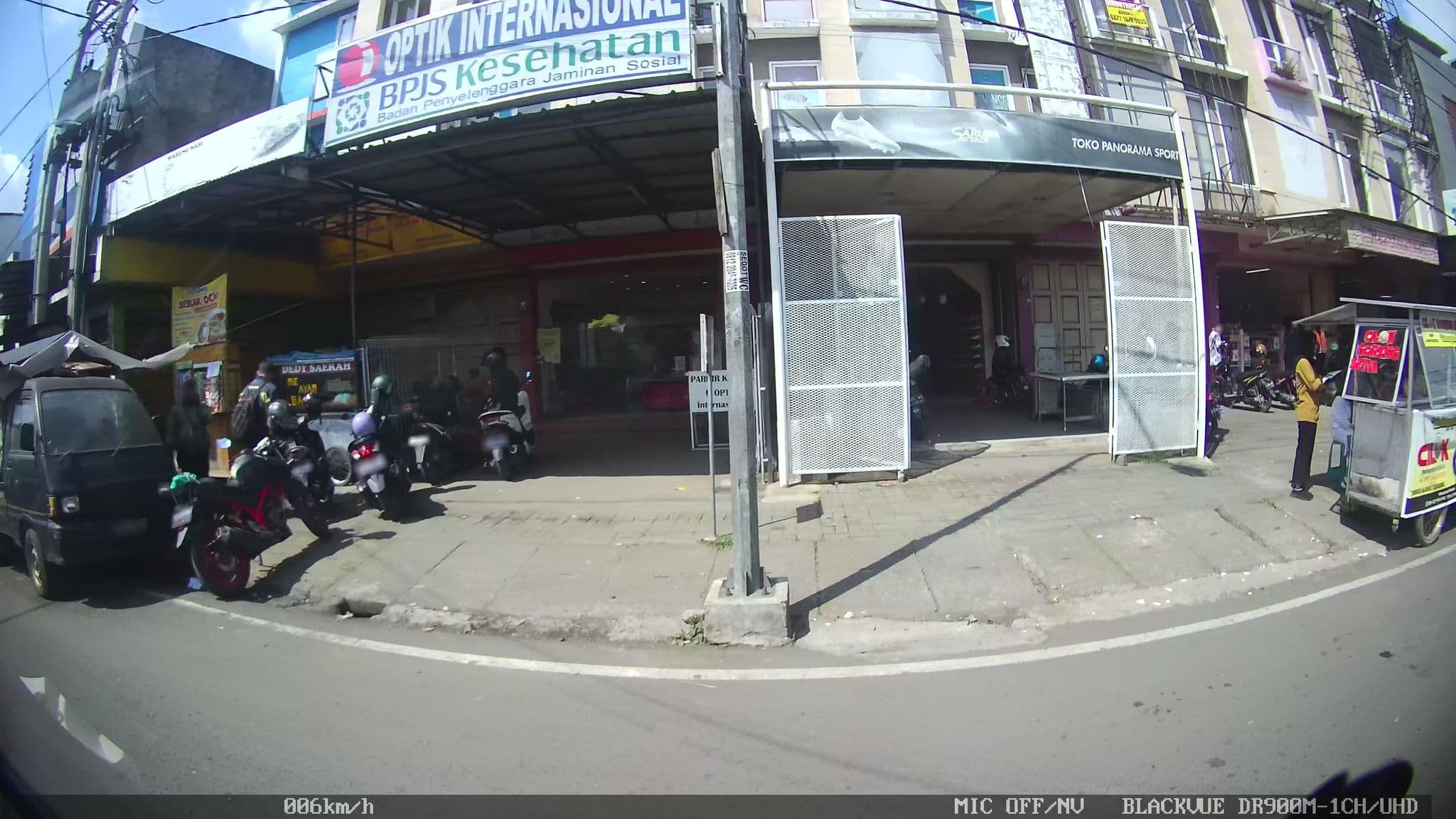 Street view near Grand Paradise Hotel, Lembang — © kaart_2 (CC BY-SA · Mapillary)