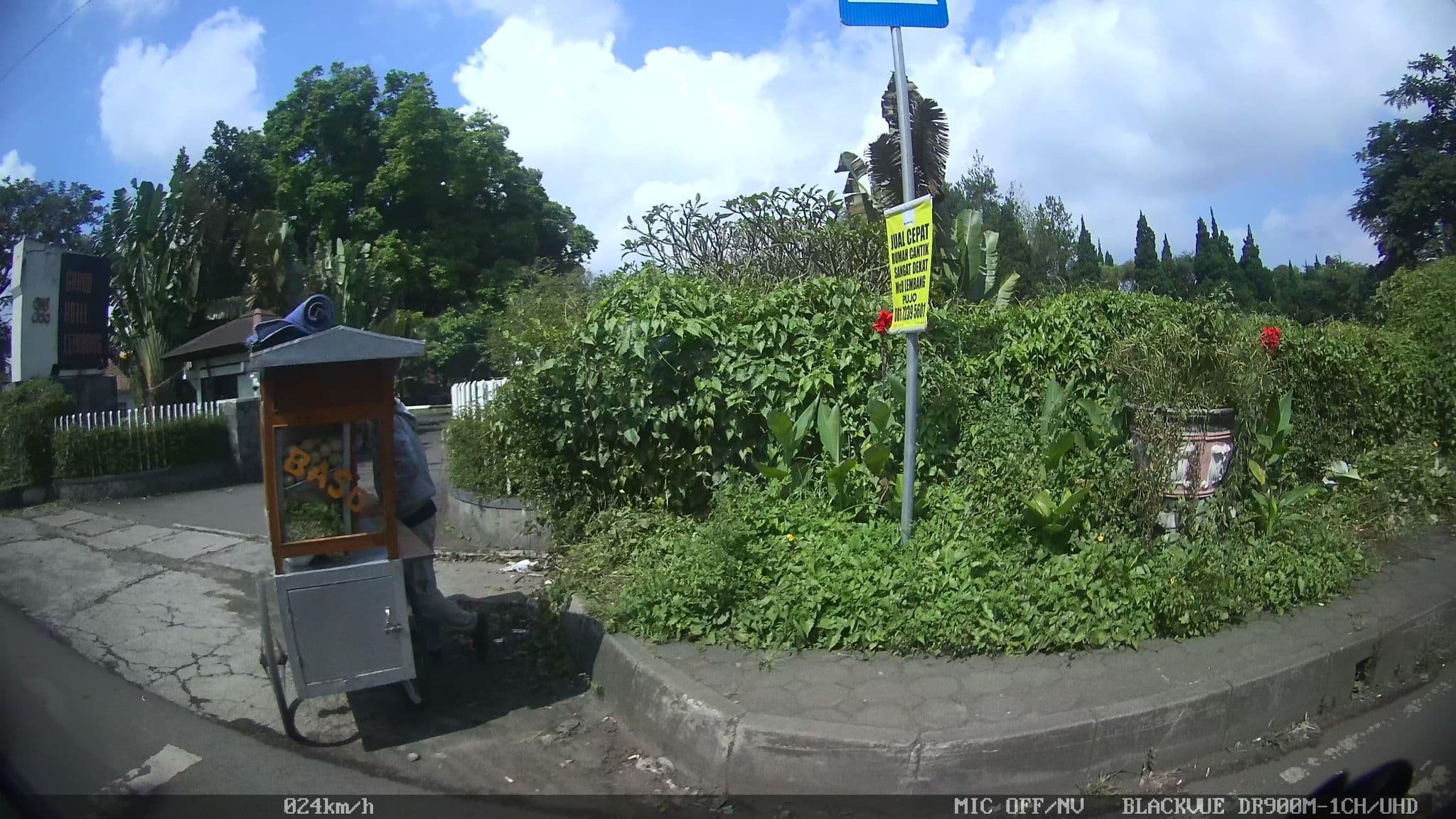 Street view near Grace Villa Lembang, Lembang — © kaart5 (CC BY-SA · Mapillary)