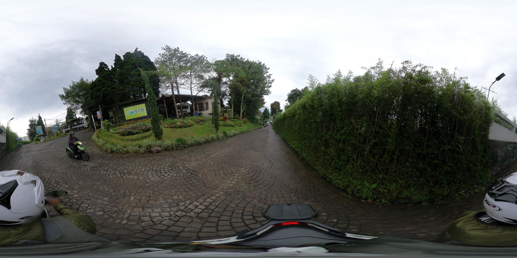 Street view near Villa Ambu At Villa Istana Bunga, Lembang — © Kaart_Local (CC BY-SA · Mapillary)
