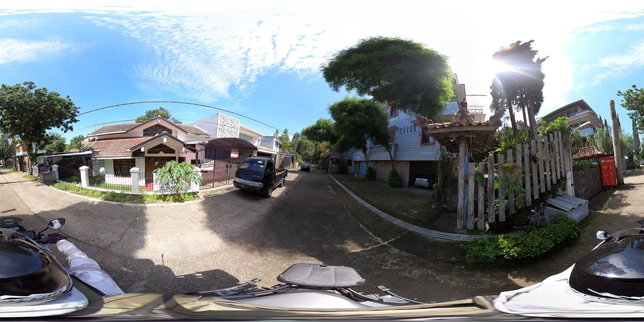 Street view near Palagan Joglo Boutique Guest House, Lembang — © Kaart_Local (CC BY-SA · Mapillary)