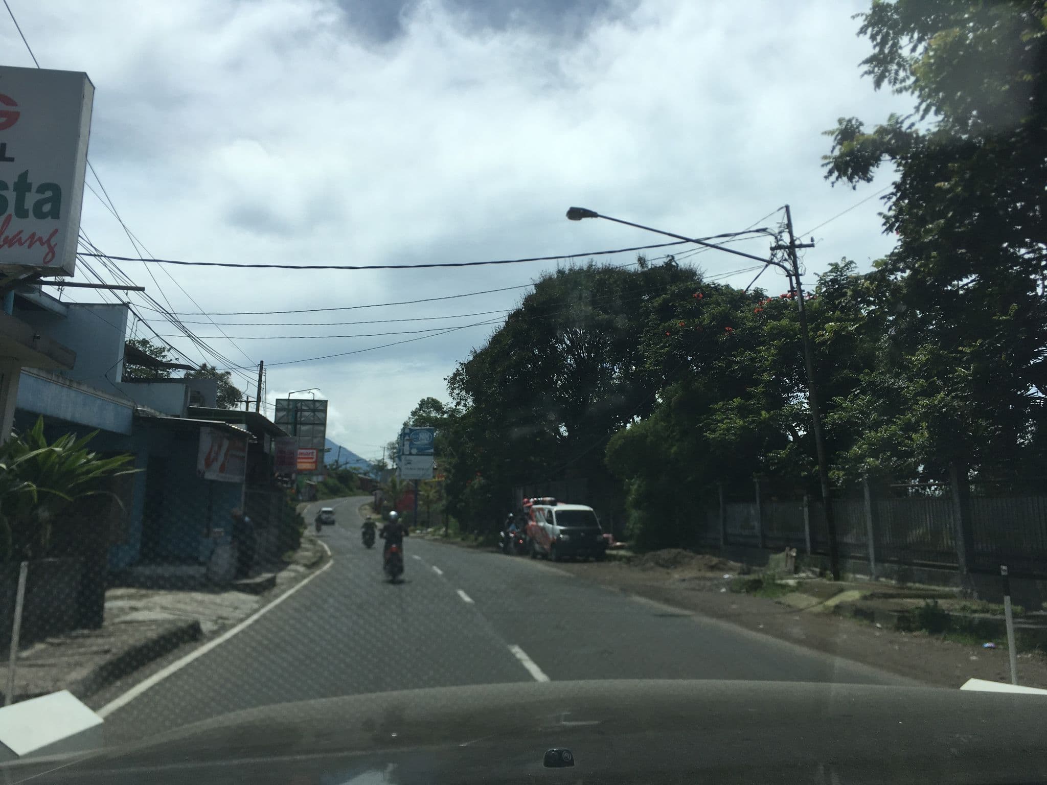 Street view near Hotel & Banquet Panorama Lembang, Lembang — © dgozin (CC BY-SA · Mapillary)
