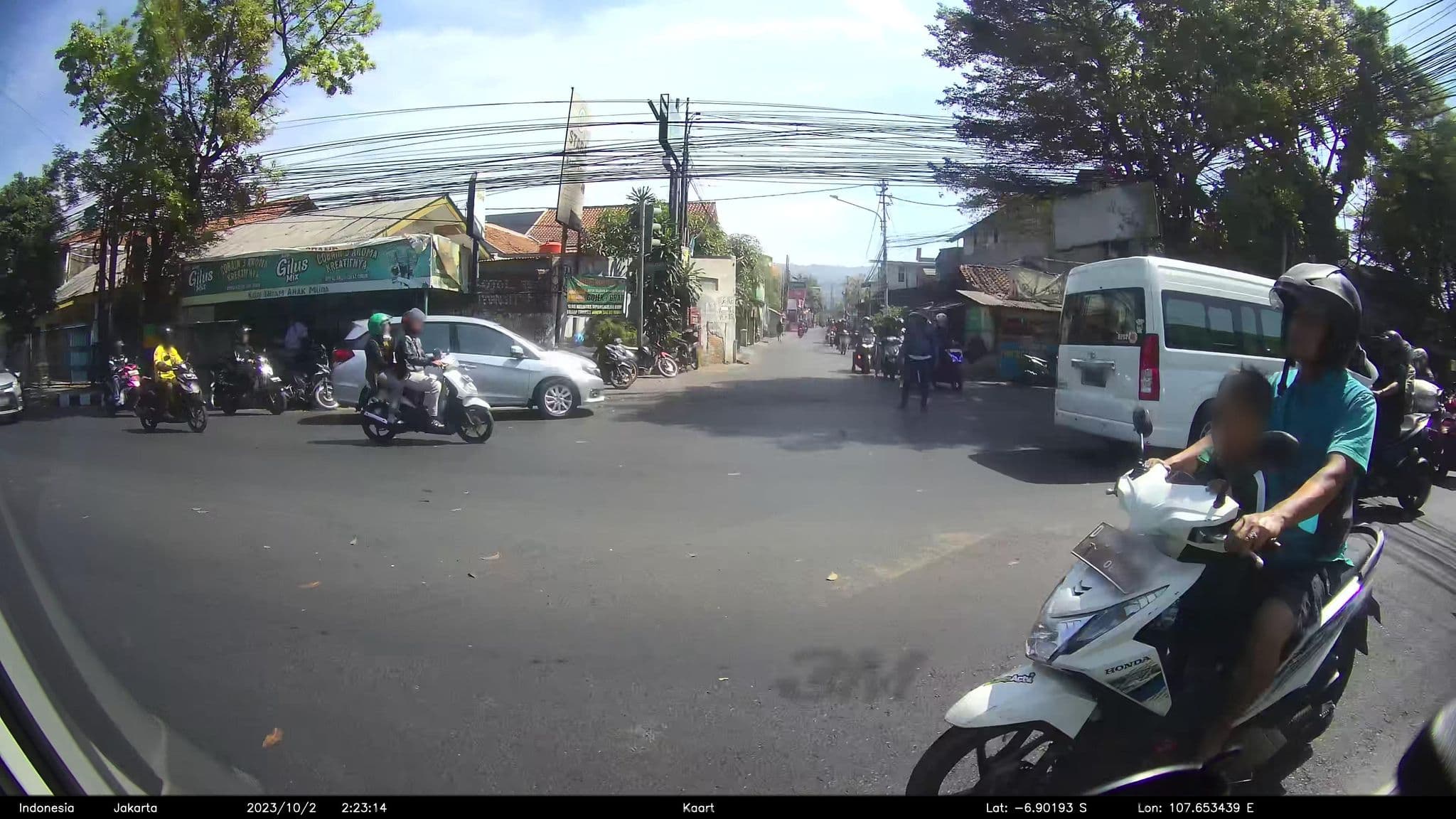 Street view near gino ferucci hotel, Bandung — © kaart5 (CC BY-SA · Mapillary)