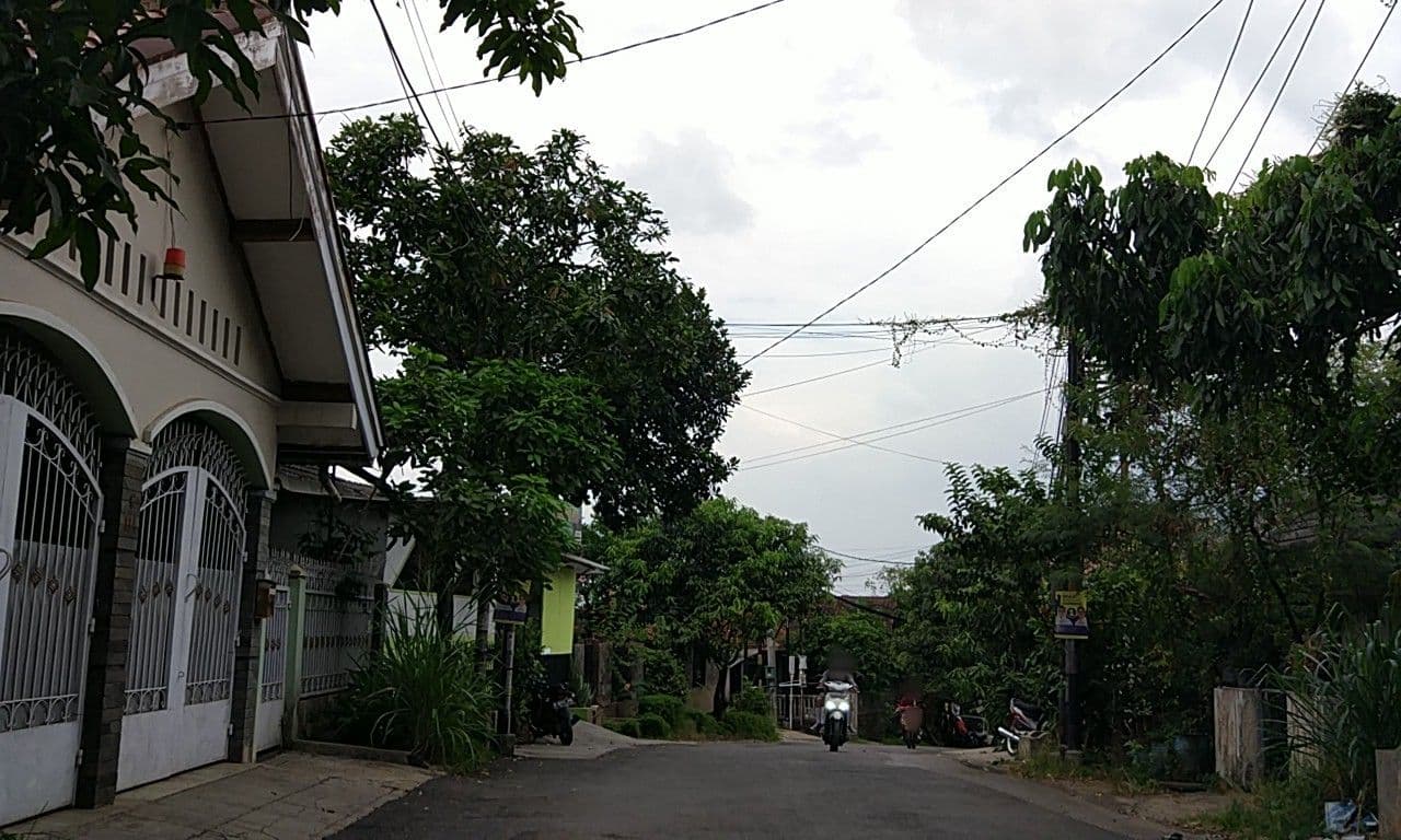 Street view near New Garden hotel jakarta, Cileunyi — © dirgas (CC BY-SA · Mapillary)