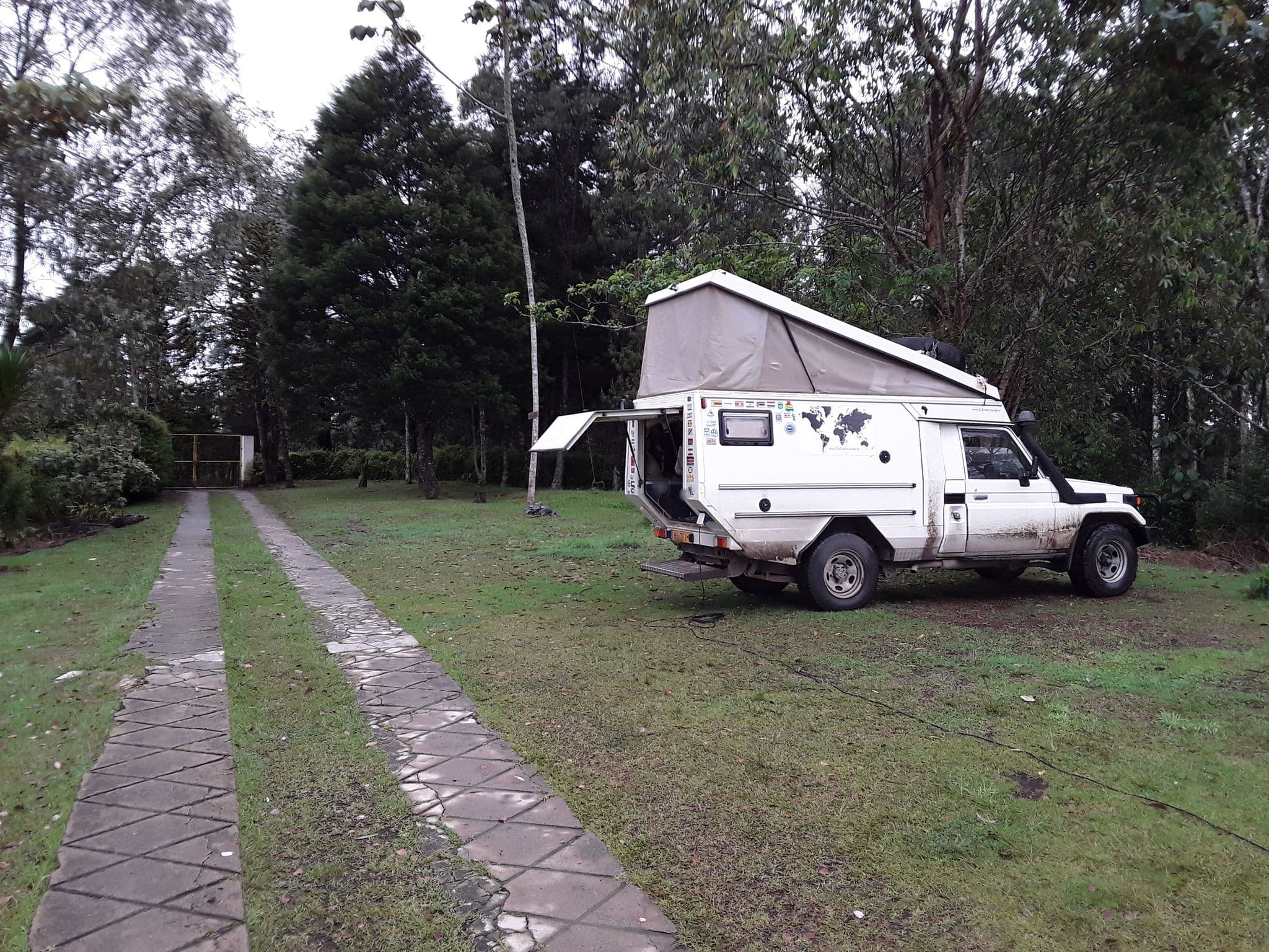 Street view near El Bosque Hostal & Campsite, Guarne — © janvanbekkum (CC BY-SA · Mapillary)