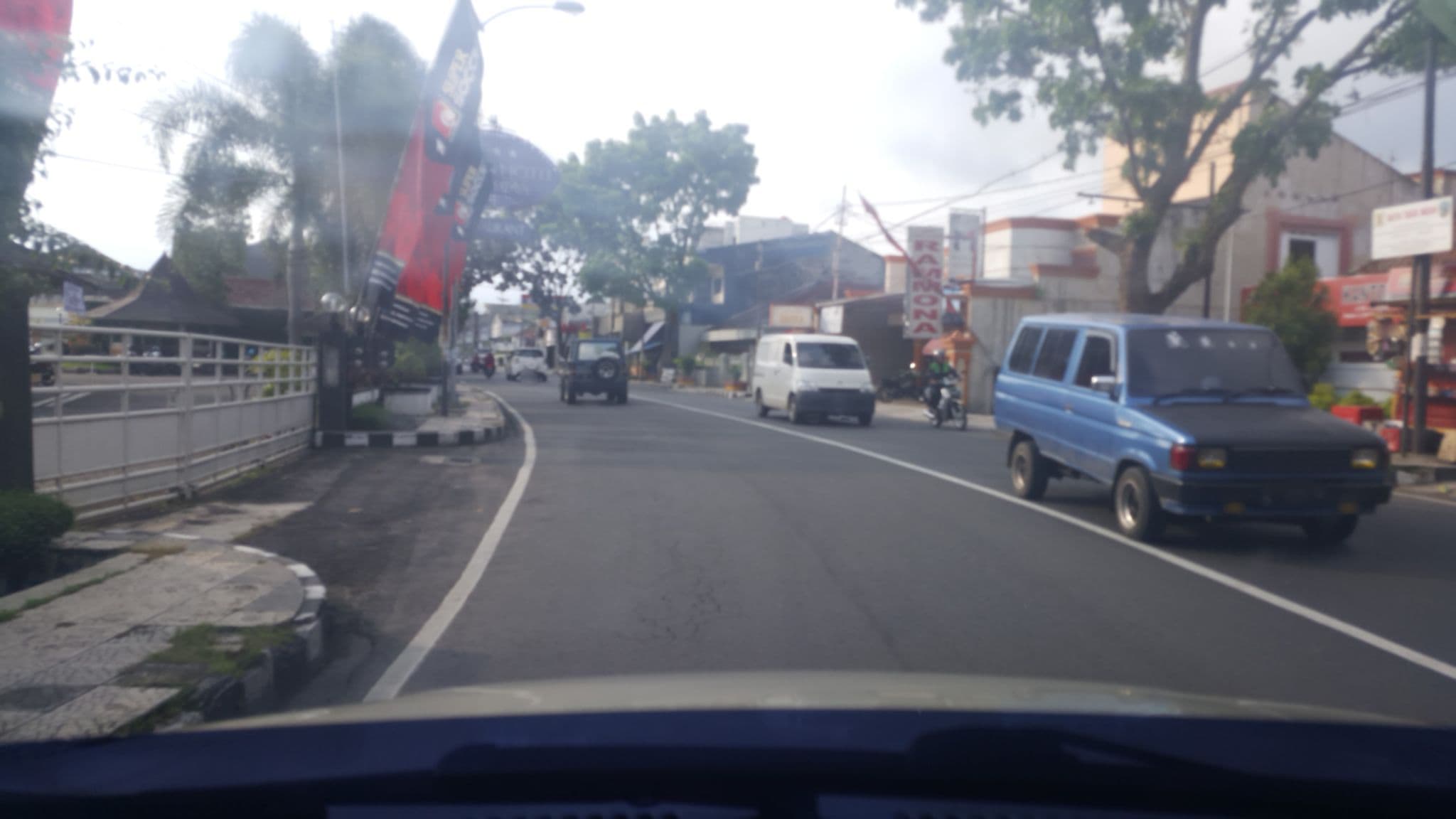 Street view near Crown Hotel Tasikmalaya, Tasikmalaya — © fauzirachman (CC BY-SA · Mapillary)