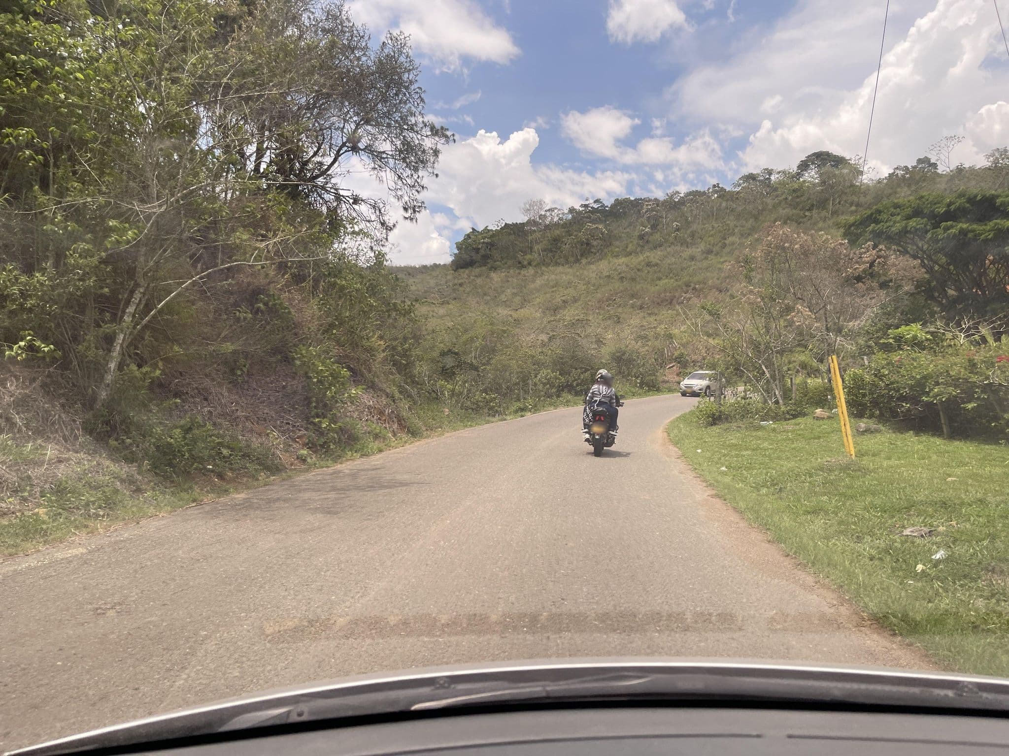 Street view near Zona de Camping LAGO CALIMA BERLIN, Darien — © Ivan_Arenas (CC BY-SA · Mapillary)
