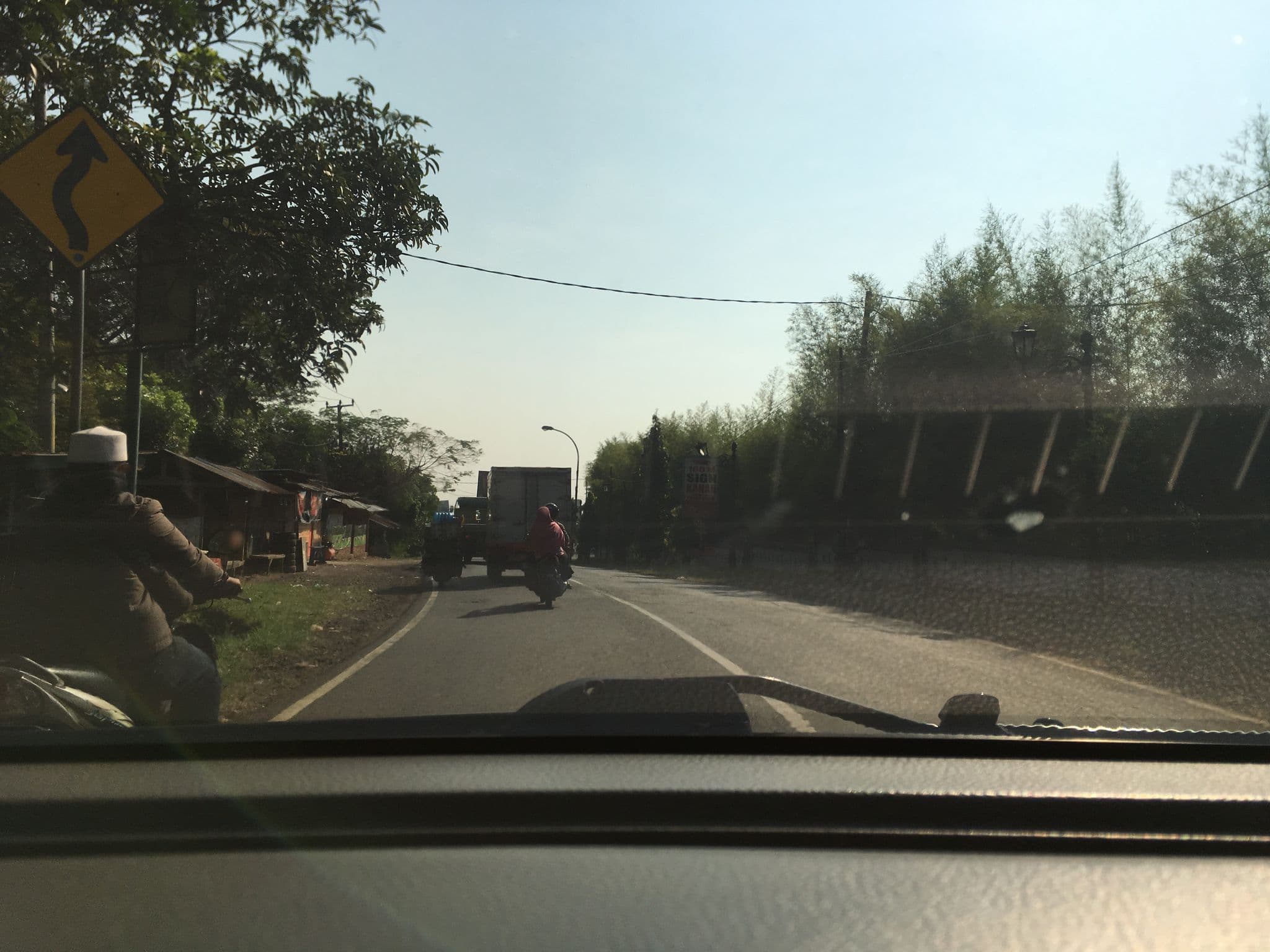 Street view near Hotel BONANZA, Sumber — © dgozin (CC BY-SA · Mapillary)