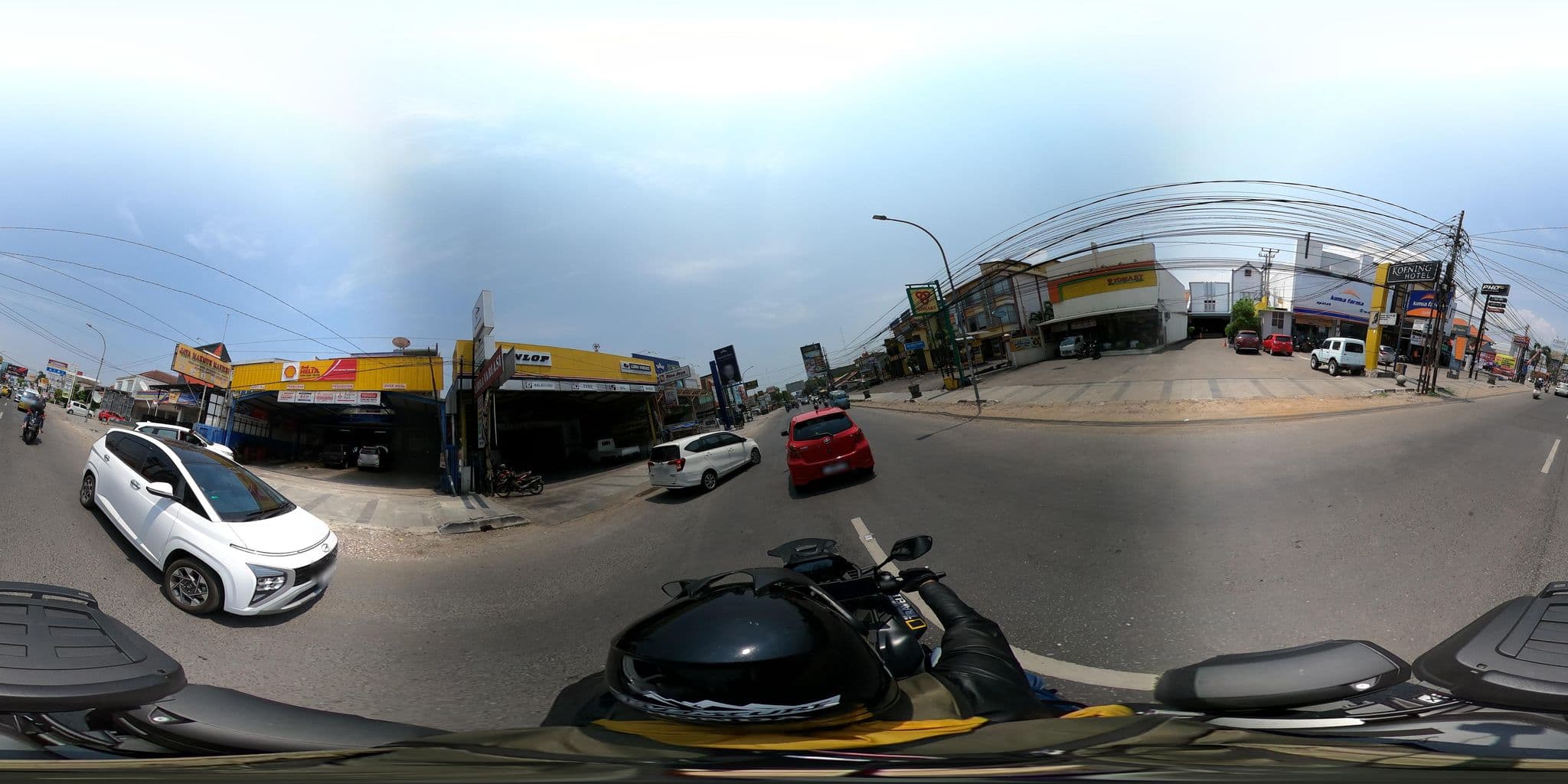 Street view near Koening Hotel, Cirebon — © Kaart_Local (CC BY-SA · Mapillary)