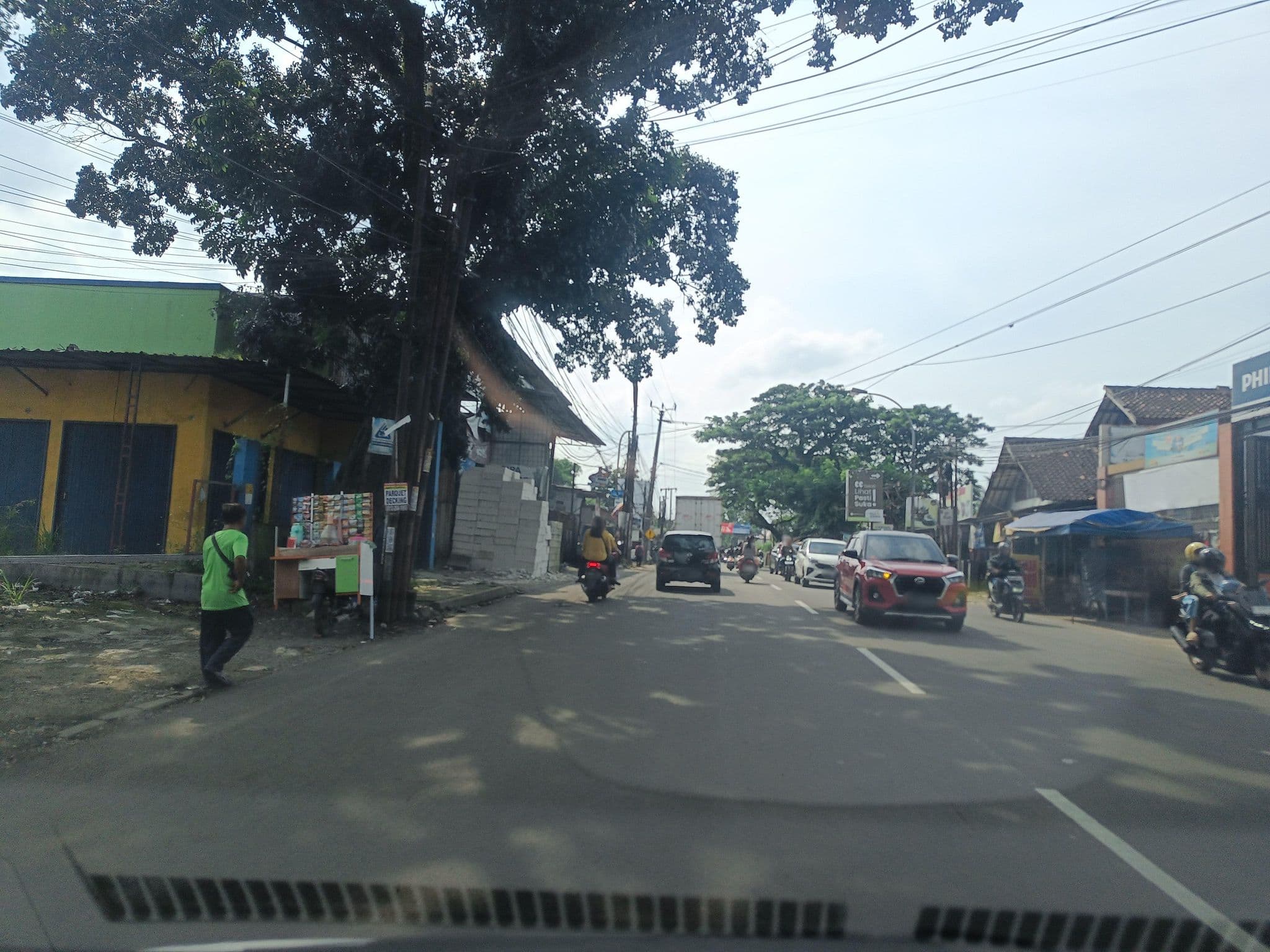 Street view near kontrakan mas agus mburi hotel cibinong 1, Cileungsir — © hen0ch (CC BY-SA · Mapillary)