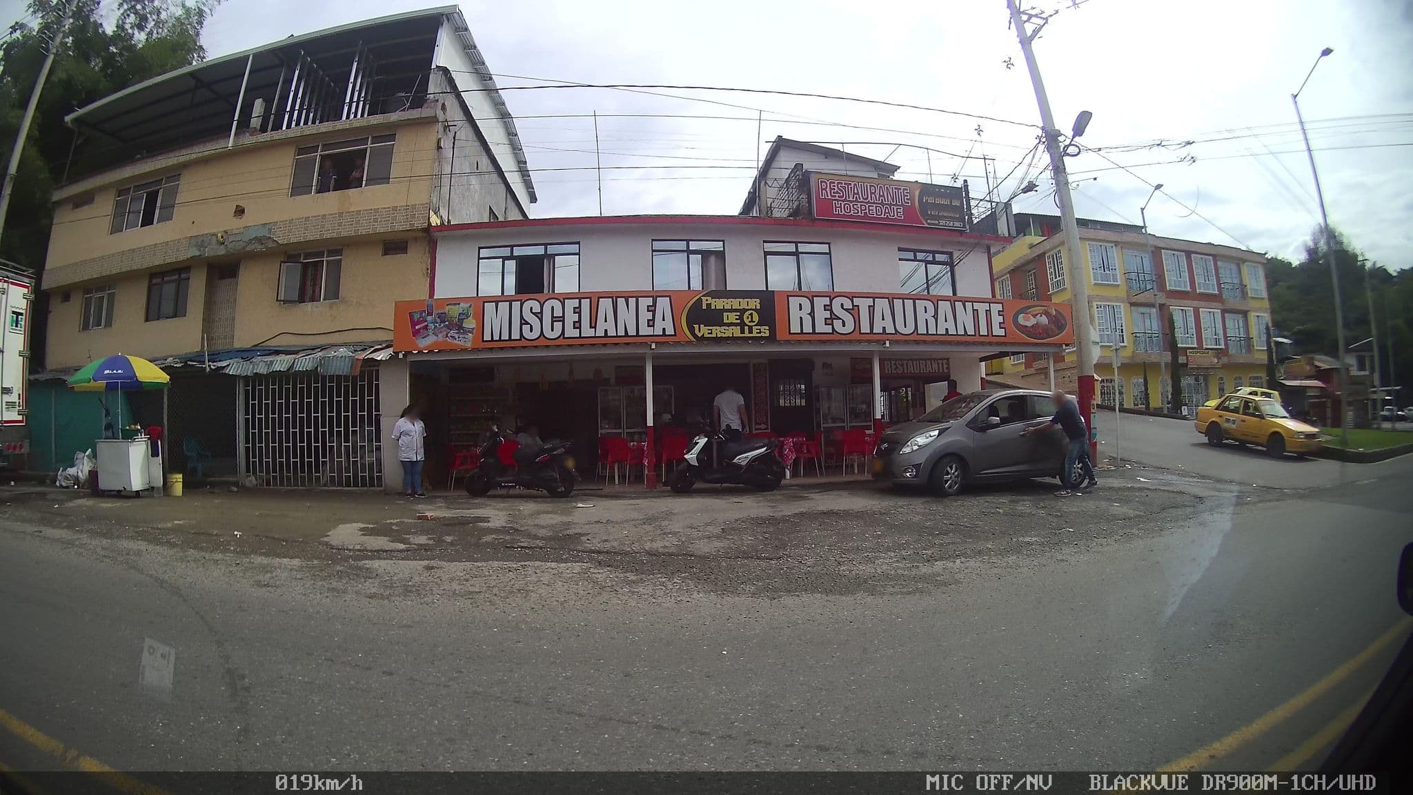 Street view near Hostal El Descanso, Calarcá — © kaart_2 (CC BY-SA · Mapillary)