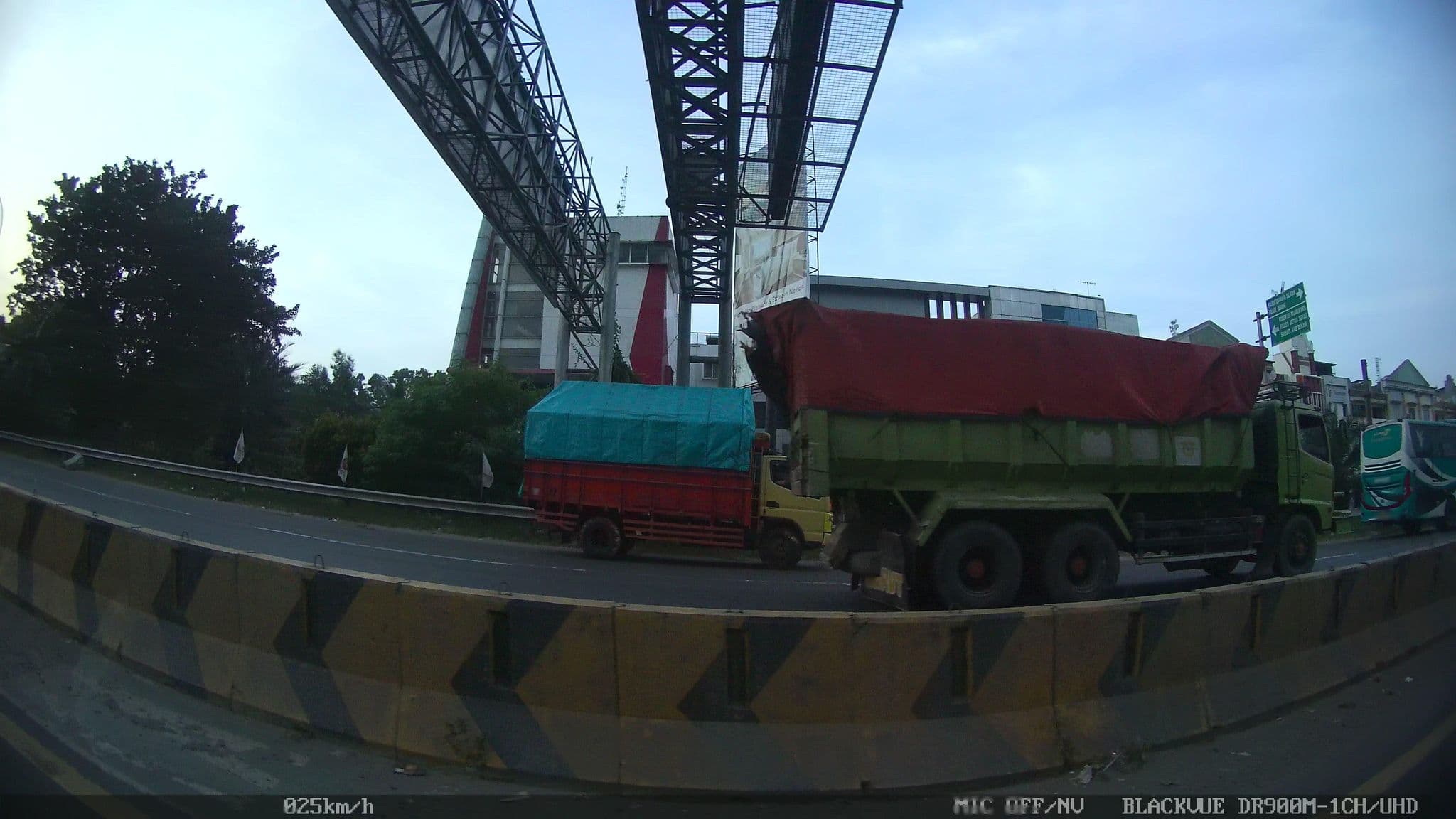 Street view near Golden Boutique Hotel, Cikarang — © kaart_2 (CC BY-SA · Mapillary)