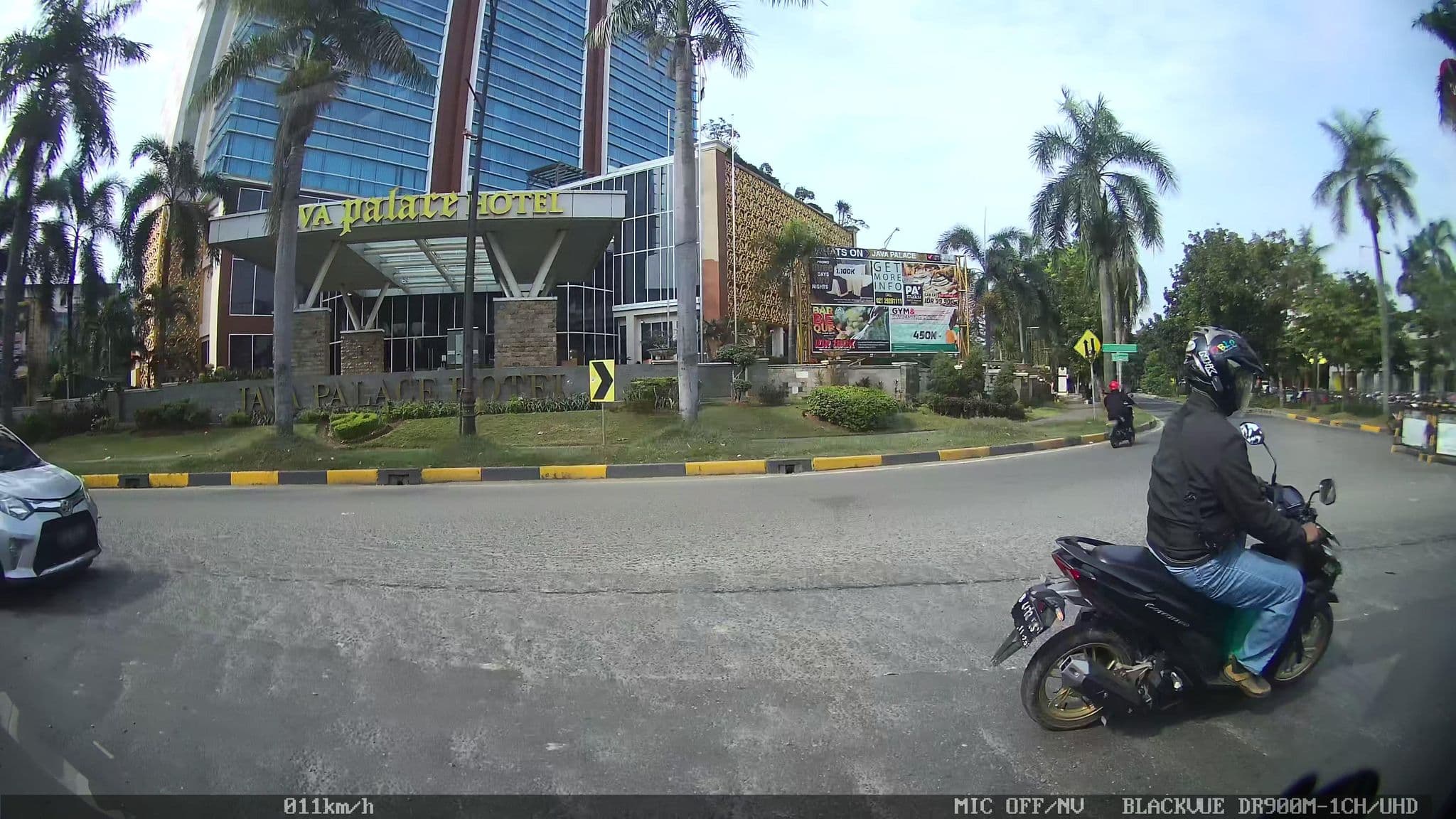 Street view near Java Palace Hotel, Cikarang — © kaart_2 (CC BY-SA · Mapillary)