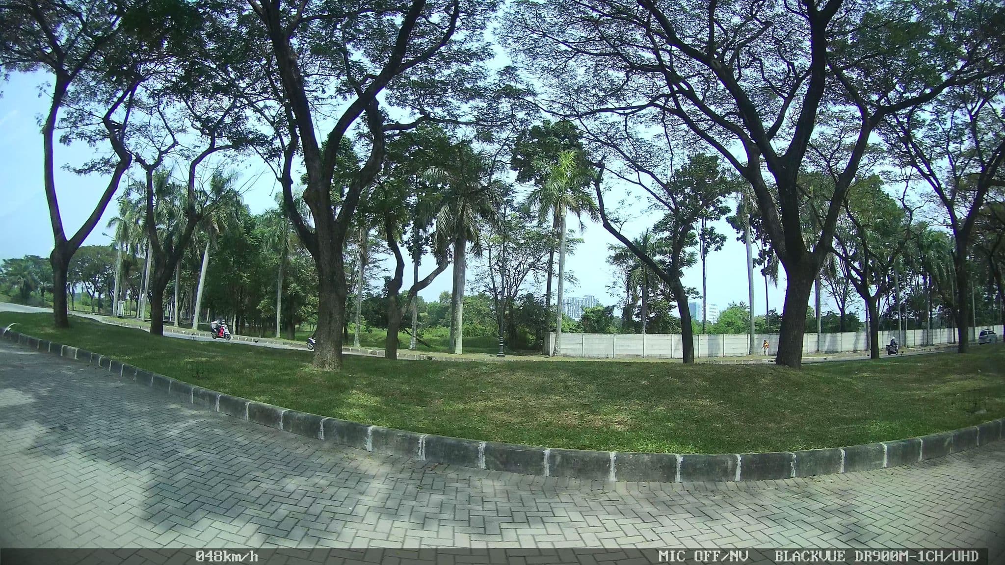 Street view near Tanjung Pesona Hotel, Cikarang — © kaart_2 (CC BY-SA · Mapillary)