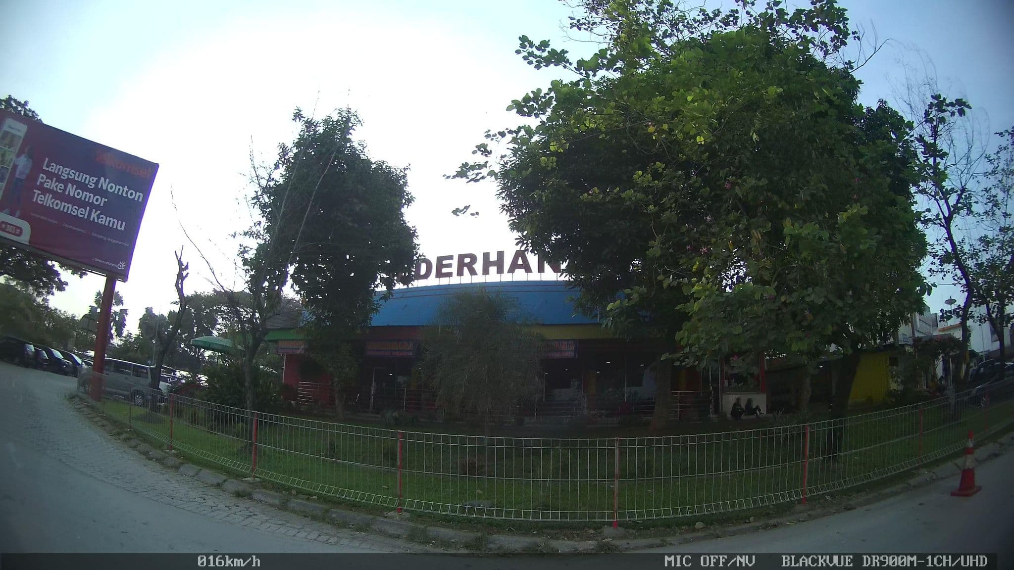 Street view near Banana inn hotel, Karawang — © kaart5 (CC BY-SA · Mapillary)
