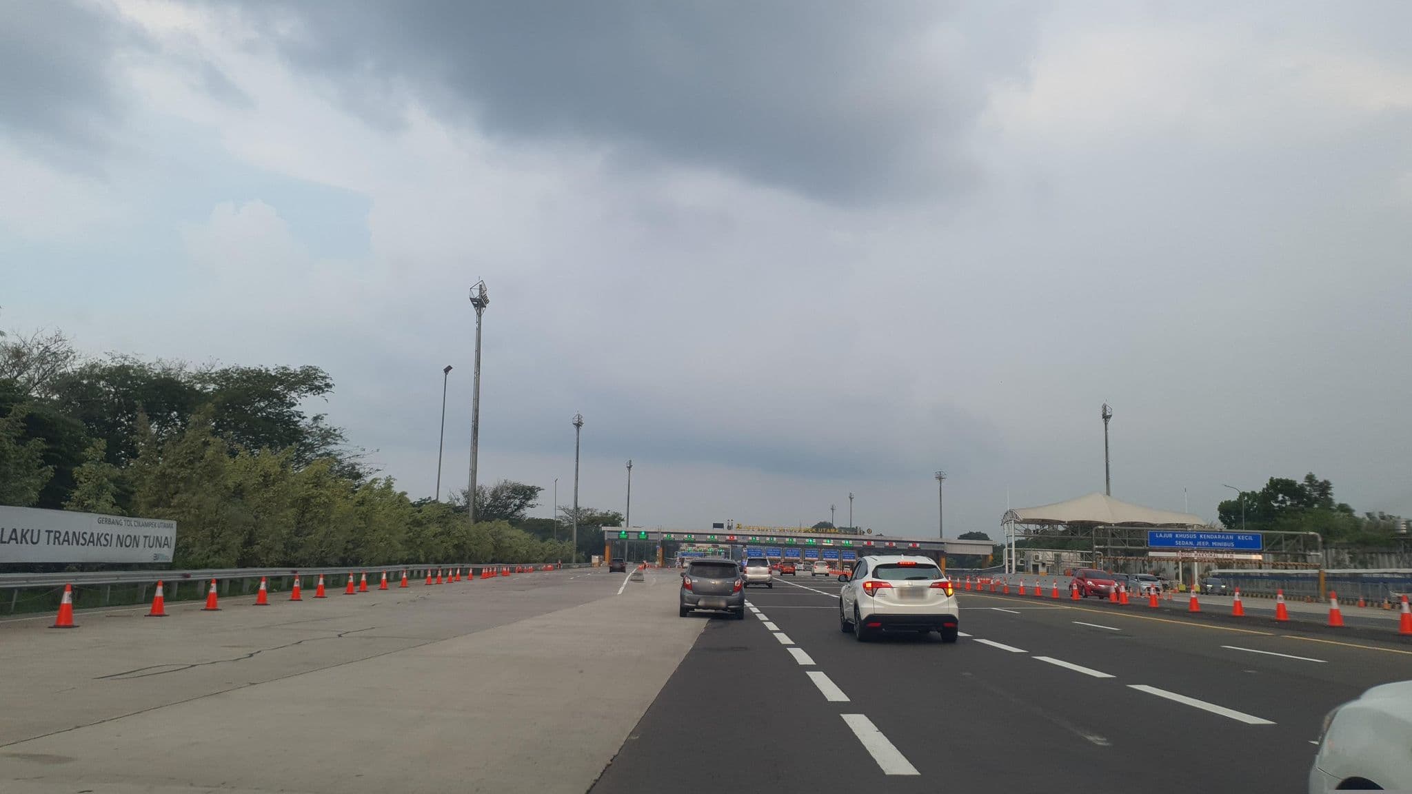 Street view near Hotel Sultan Jakarta, Cikampek — © FotoPeta (CC BY-SA · Mapillary)
