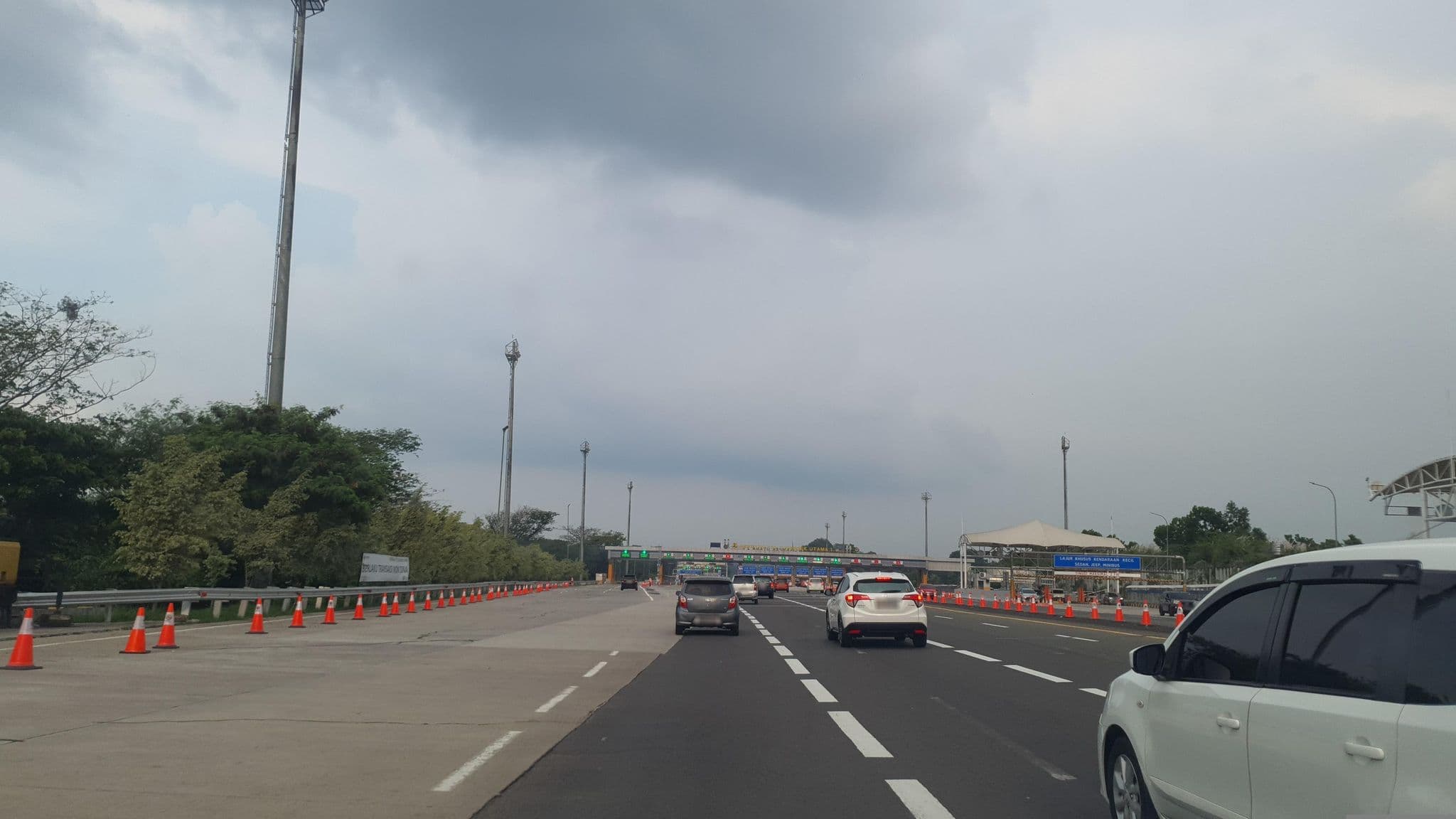 Street view near Priangan Hotel Cirebon, Cikampek — © FotoPeta (CC BY-SA · Mapillary)