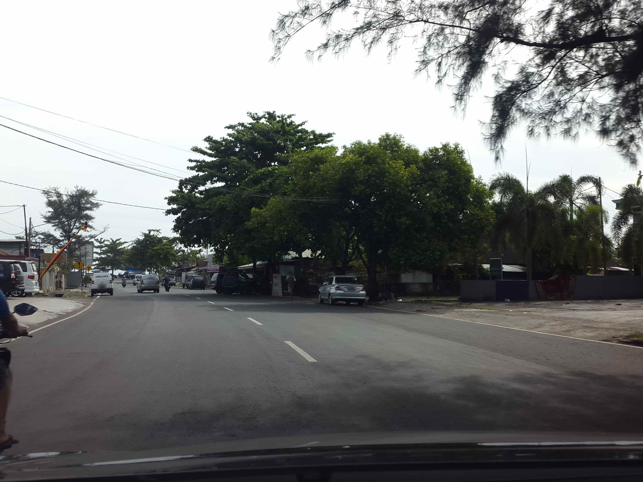 Street view near Rangkayo Basa Hotel (Sofyan Inn), Padang — © roadroid (CC BY-SA · Mapillary)