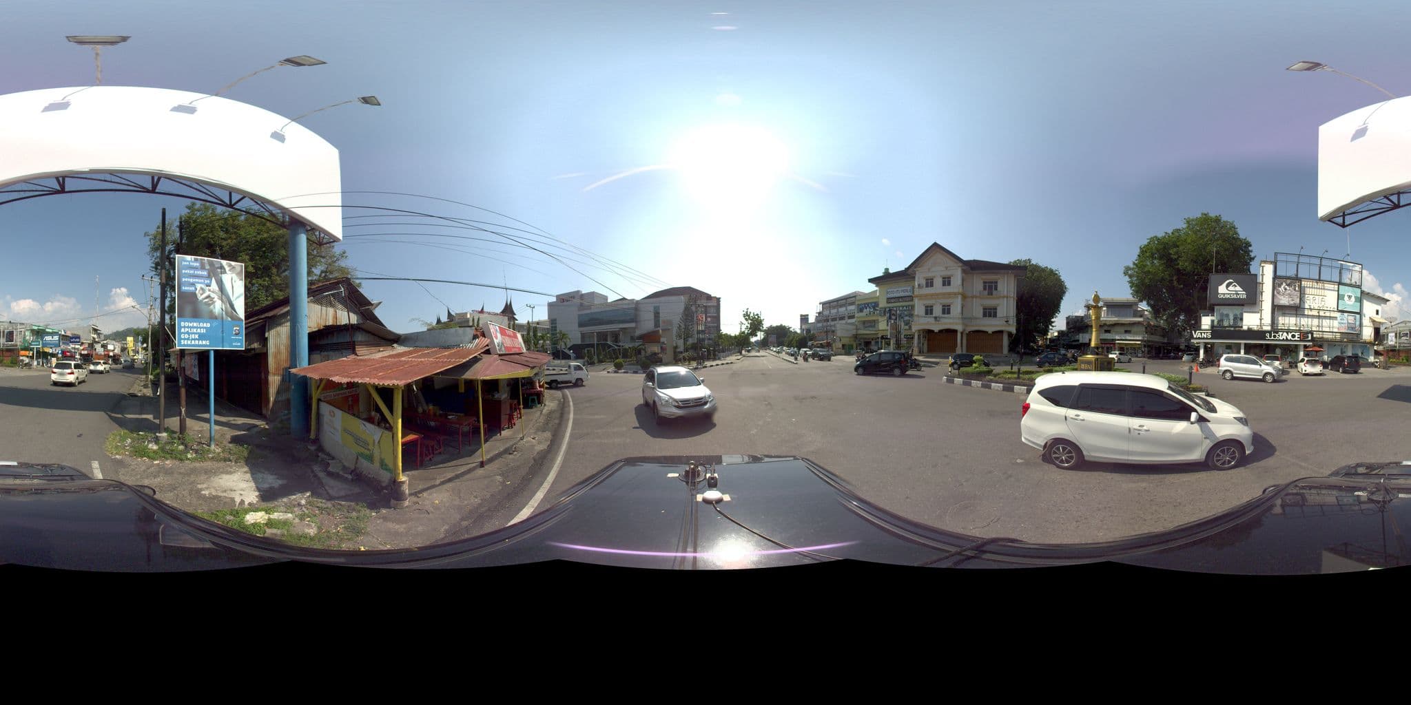 Street view near Hotel ambun suri bukit tinggi, Padang — © sarahantos (CC BY-SA · Mapillary)