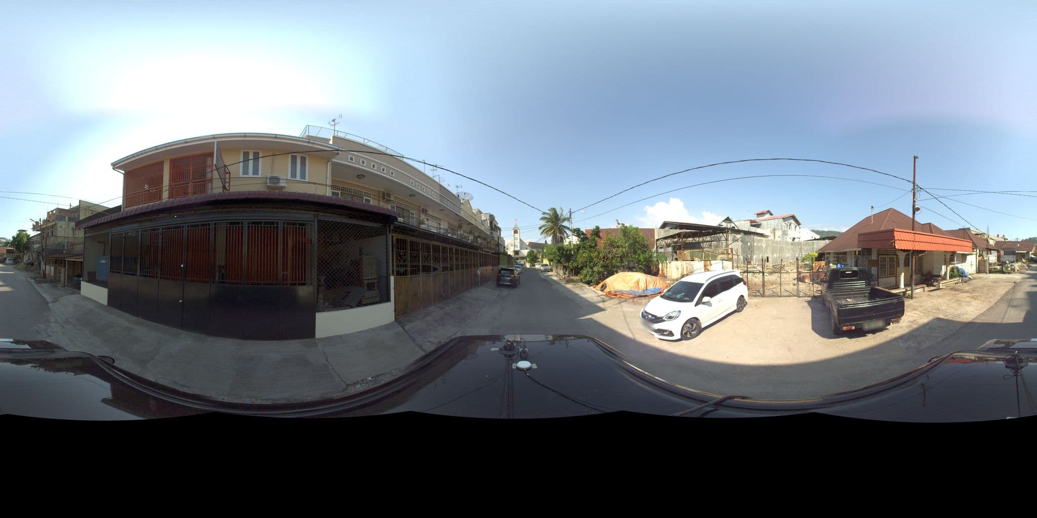 Street view near H W Hotel, Padang — © sarahantos (CC BY-SA · Mapillary)