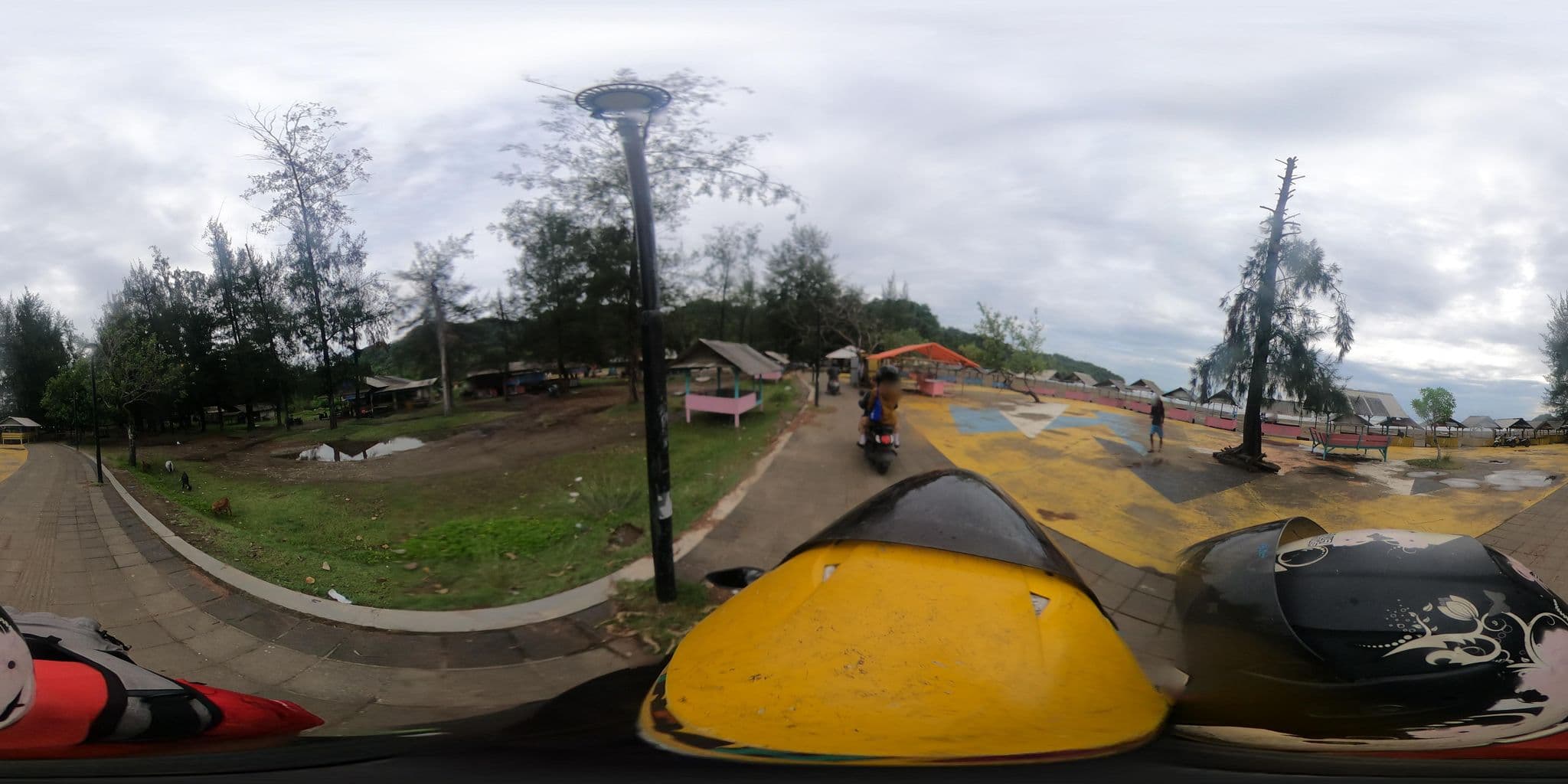 Street view near Dewi Inn, Padang — © rgtm_ryuiki (CC BY-SA · Mapillary)