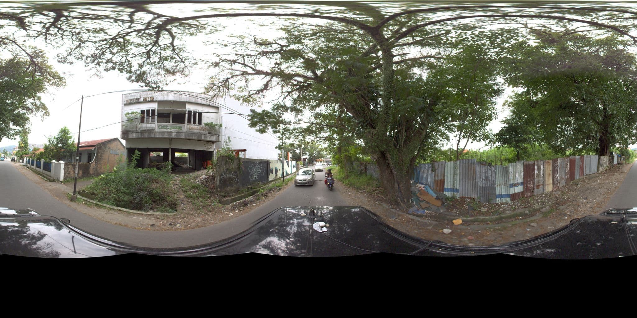 Street view near Hotel Musyafir-Inn Padang, Padang — © sarahantos (CC BY-SA · Mapillary)