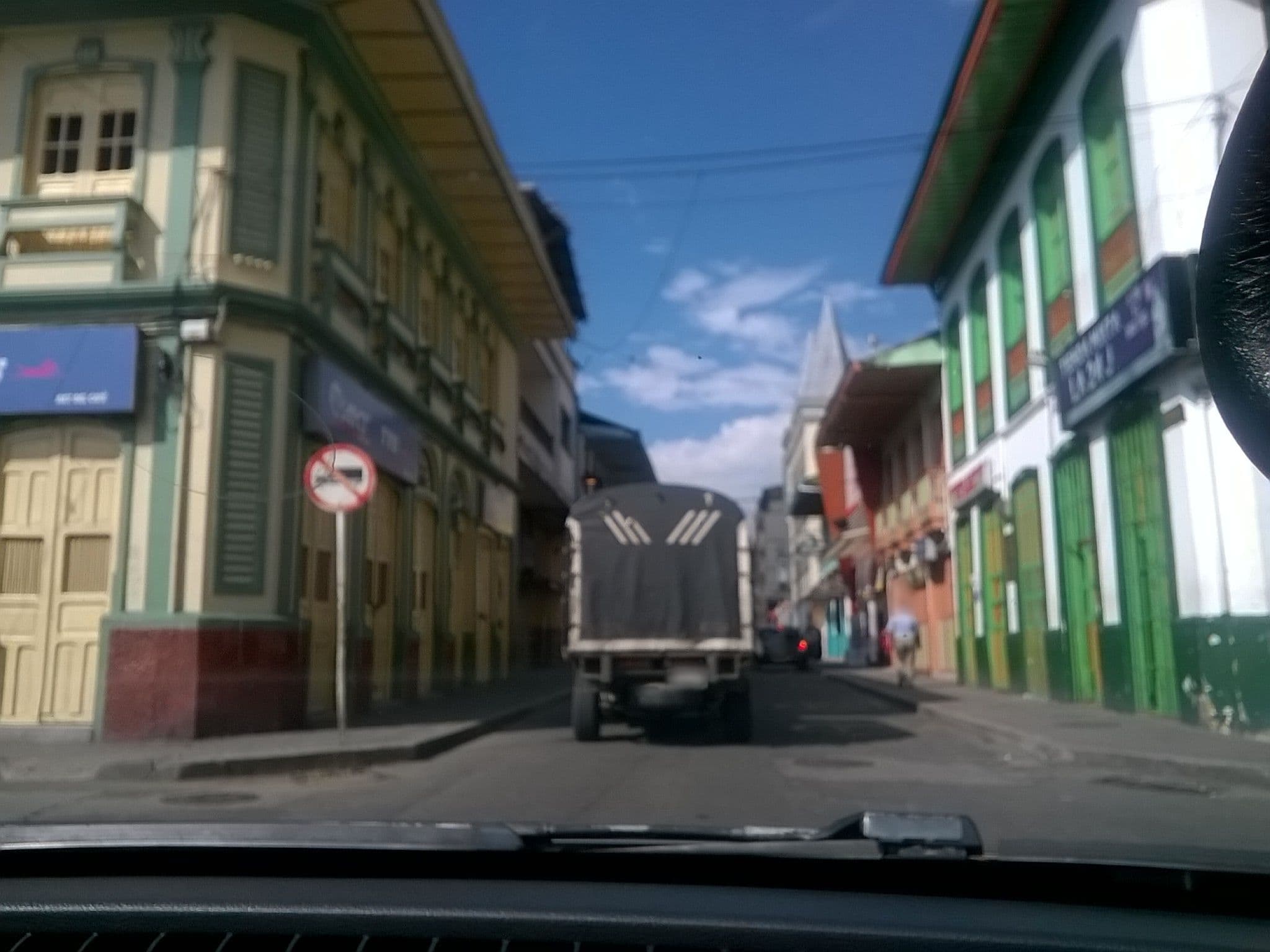 Street view near Casa Grande Inn, Calarcá — © juaneskardona (CC BY-SA · Mapillary)