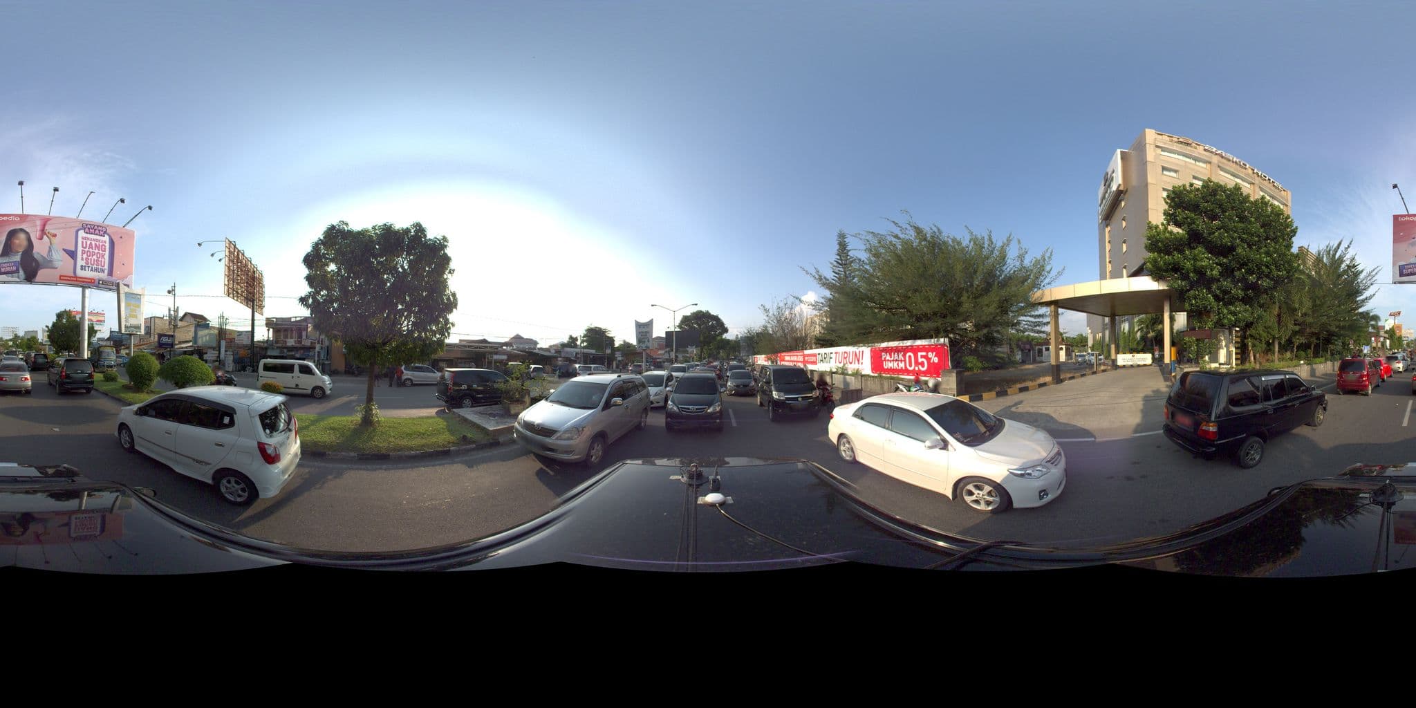 Street view near Aerowisata Premier Basko Hotel, Padang — © sarahantos (CC BY-SA · Mapillary)