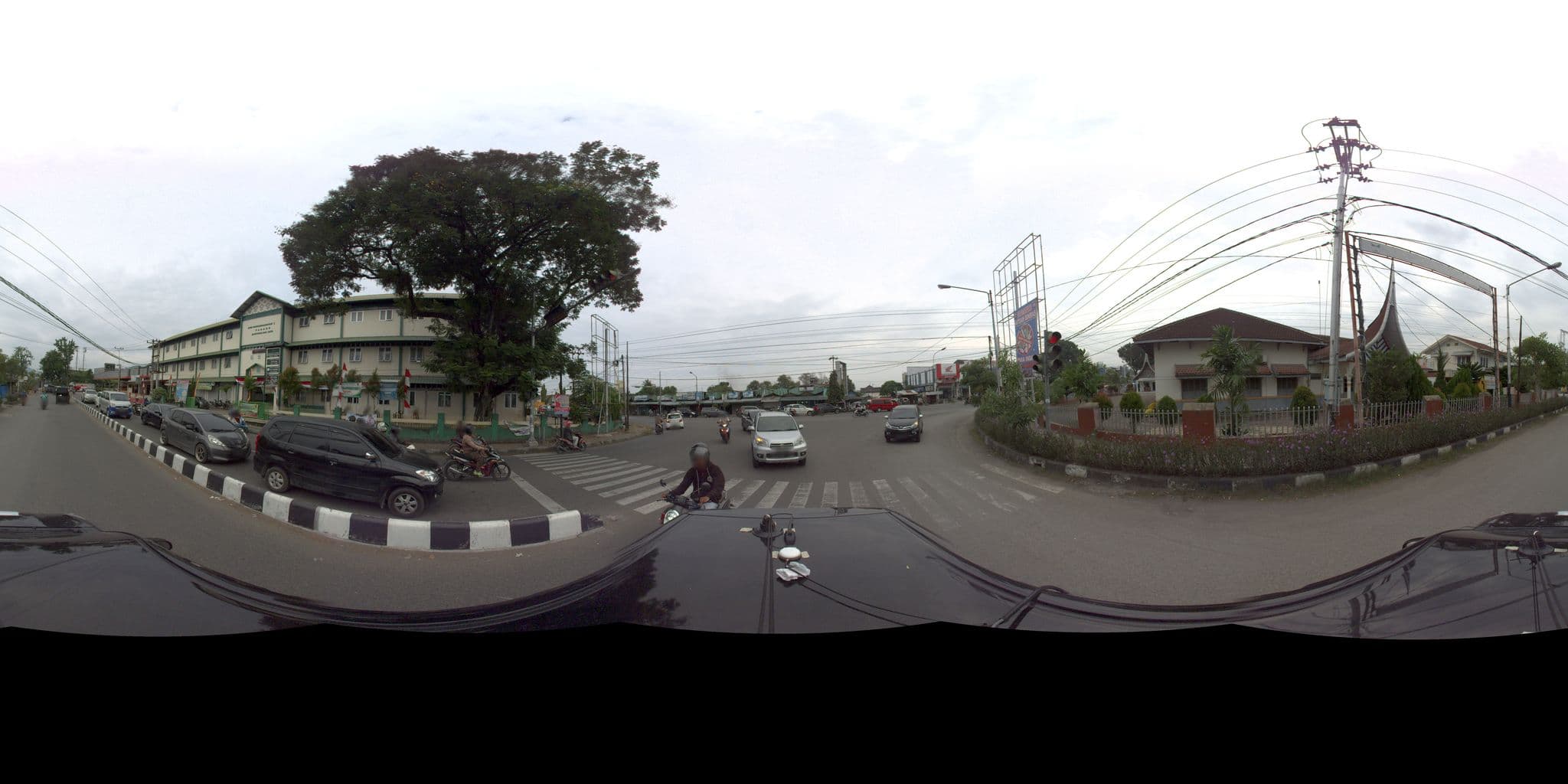 Street view near Wisma Andalas PT. KAI, Padang — © sarahantos (CC BY-SA · Mapillary)