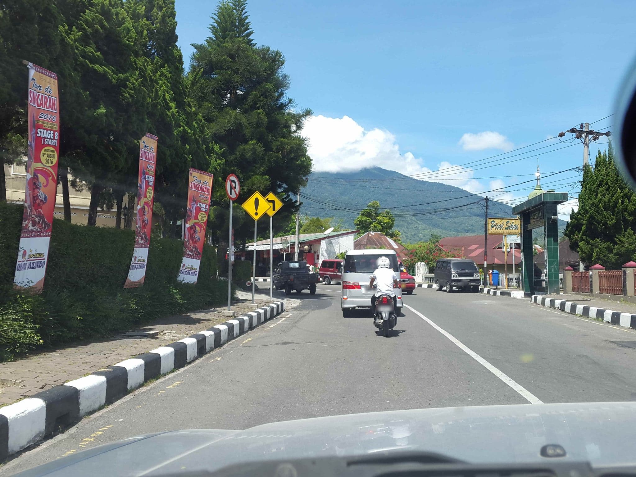 Street view near Gran Malindo Hotel, Bukittinggi — © roadroid (CC BY-SA · Mapillary)