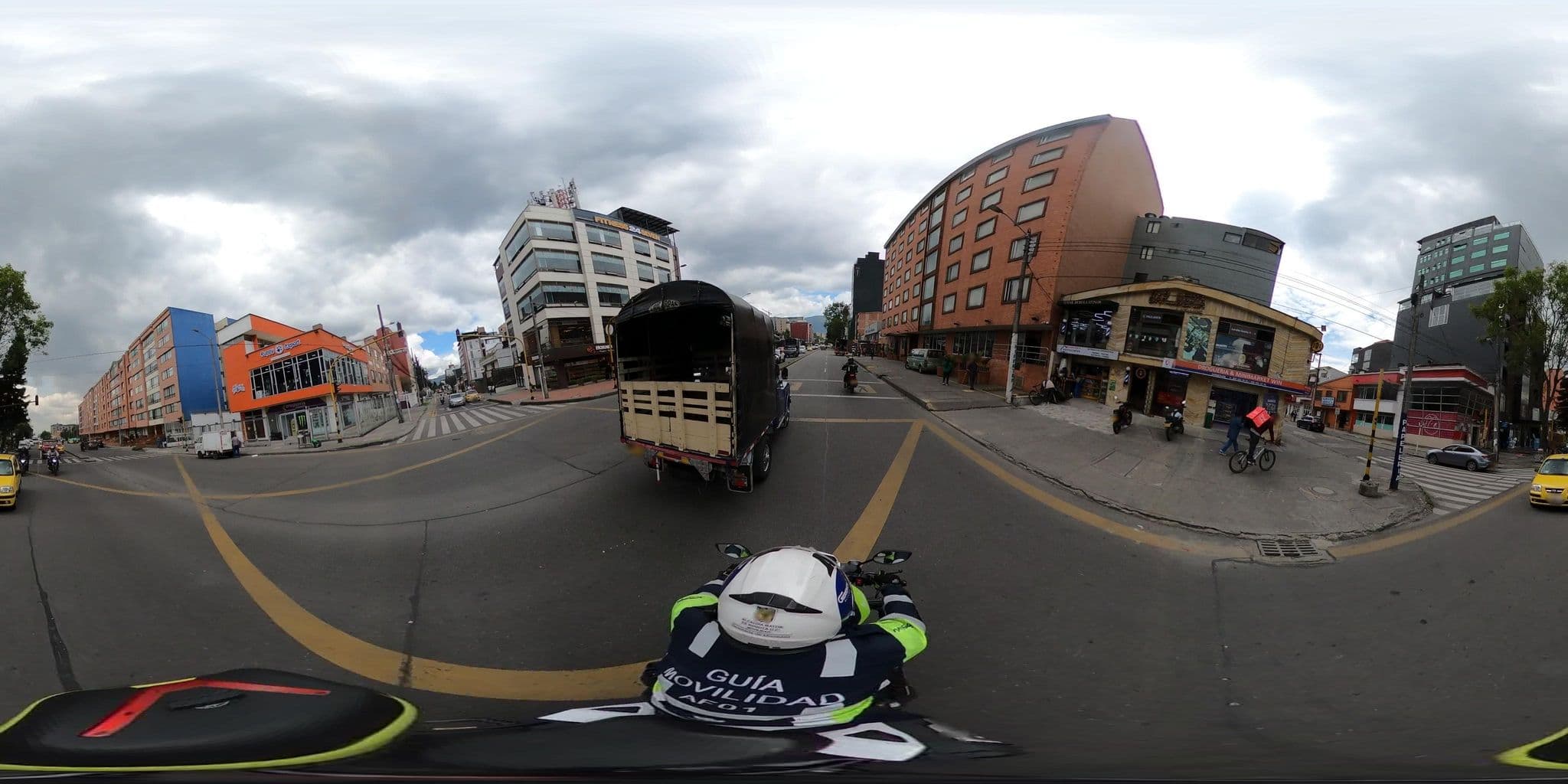 Street view near Estelar De La Feria, Bogotá