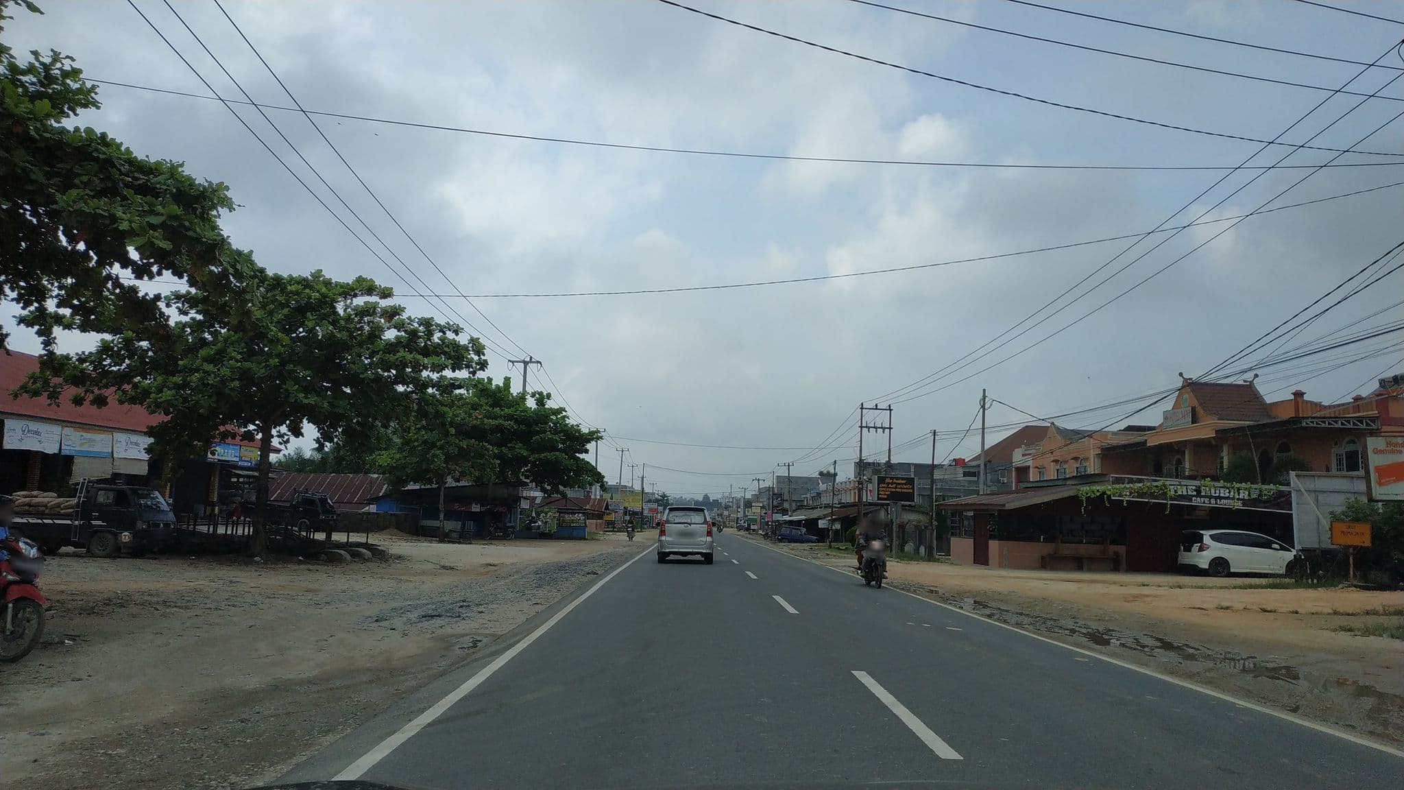 Street view near MM Hotel, Kuala Cenaku — © hanifarafah (CC BY-SA · Mapillary)