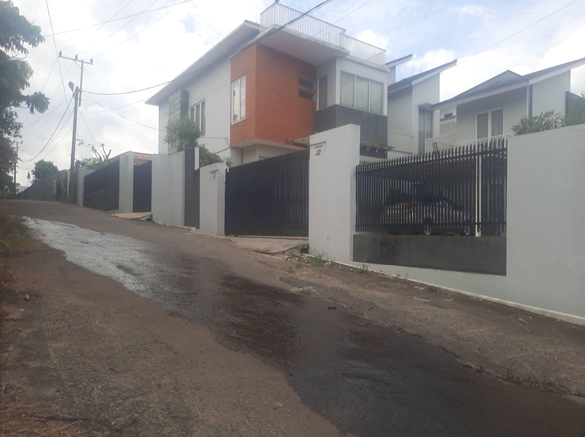 Street view near Penginapan Sukabangun, Palembang — © Kaart_Local (CC BY-SA · Mapillary)