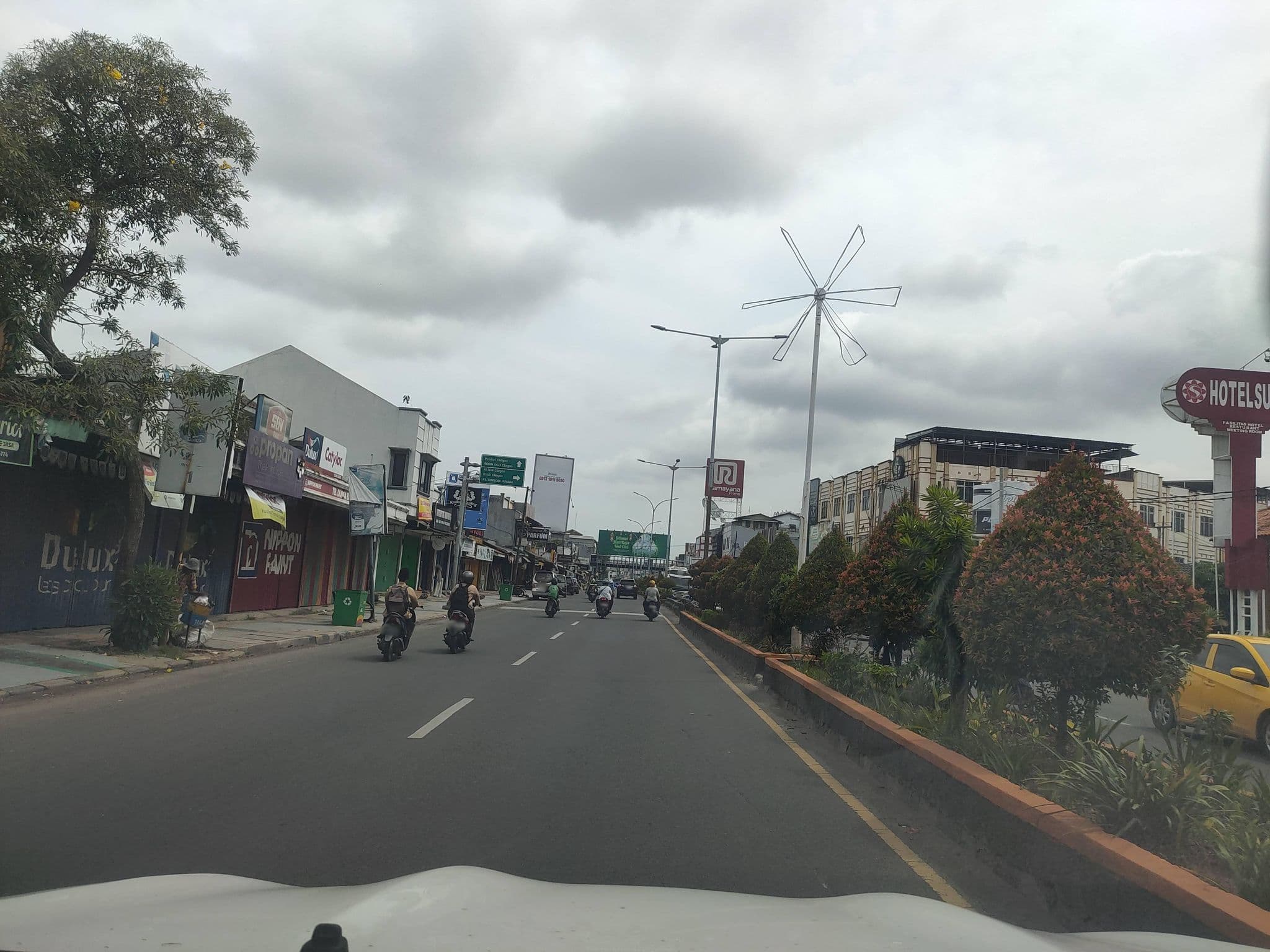 Street view near Hotel Sukma, Cilegon — © Kaart_Local (CC BY-SA · Mapillary)