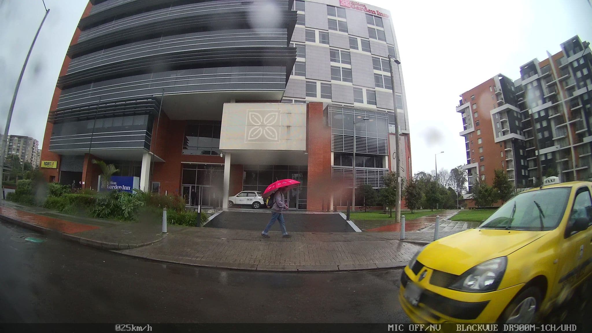 Street view near Hotel Hilton Garden Inn Bogota Airport, Kennedy — © kaart5 (CC BY-SA · Mapillary)