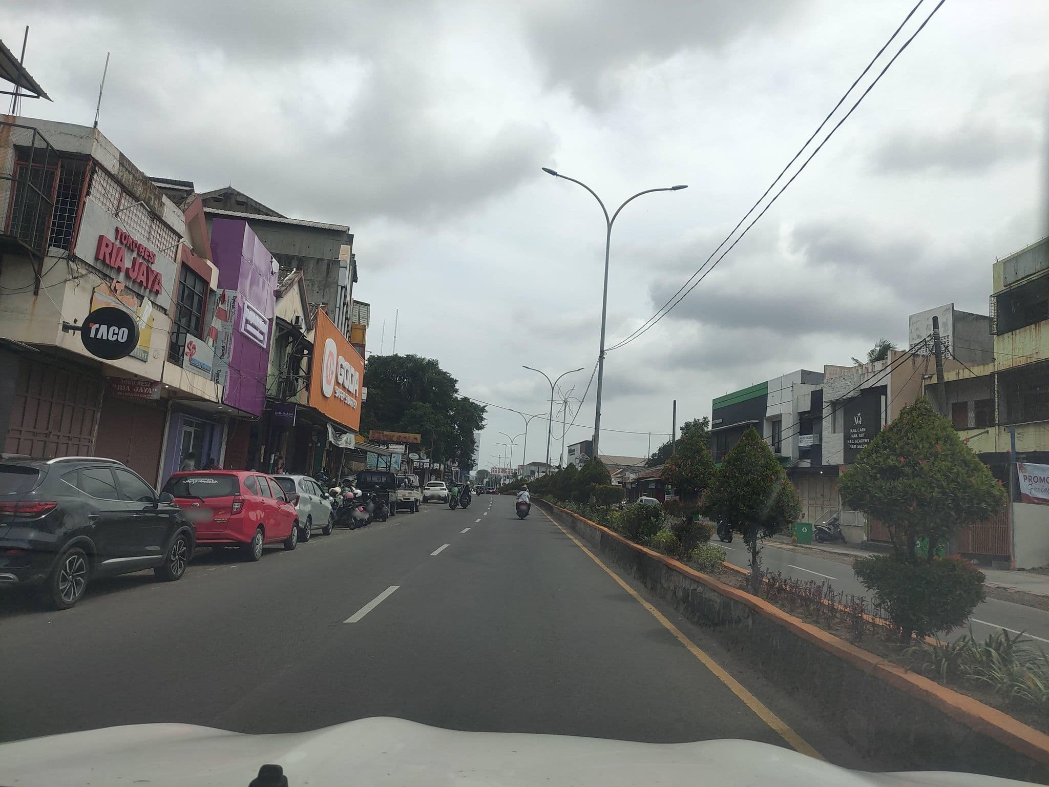 Street view near hotel Grand Karakatau, Cilegon — © Kaart_Local (CC BY-SA · Mapillary)