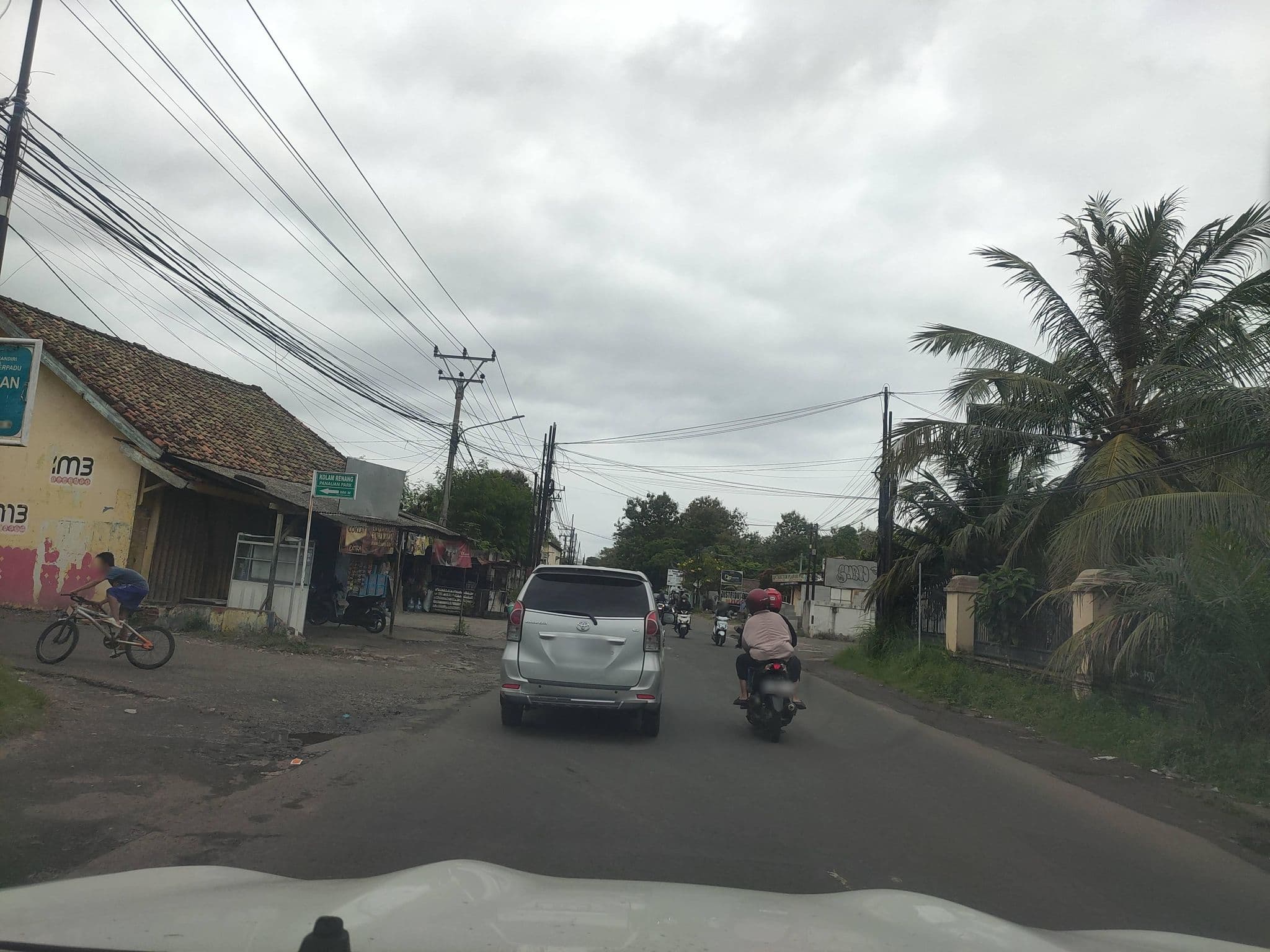 Street view near SunSet View Hotel, Cilegon — © Kaart_Local (CC BY-SA · Mapillary)