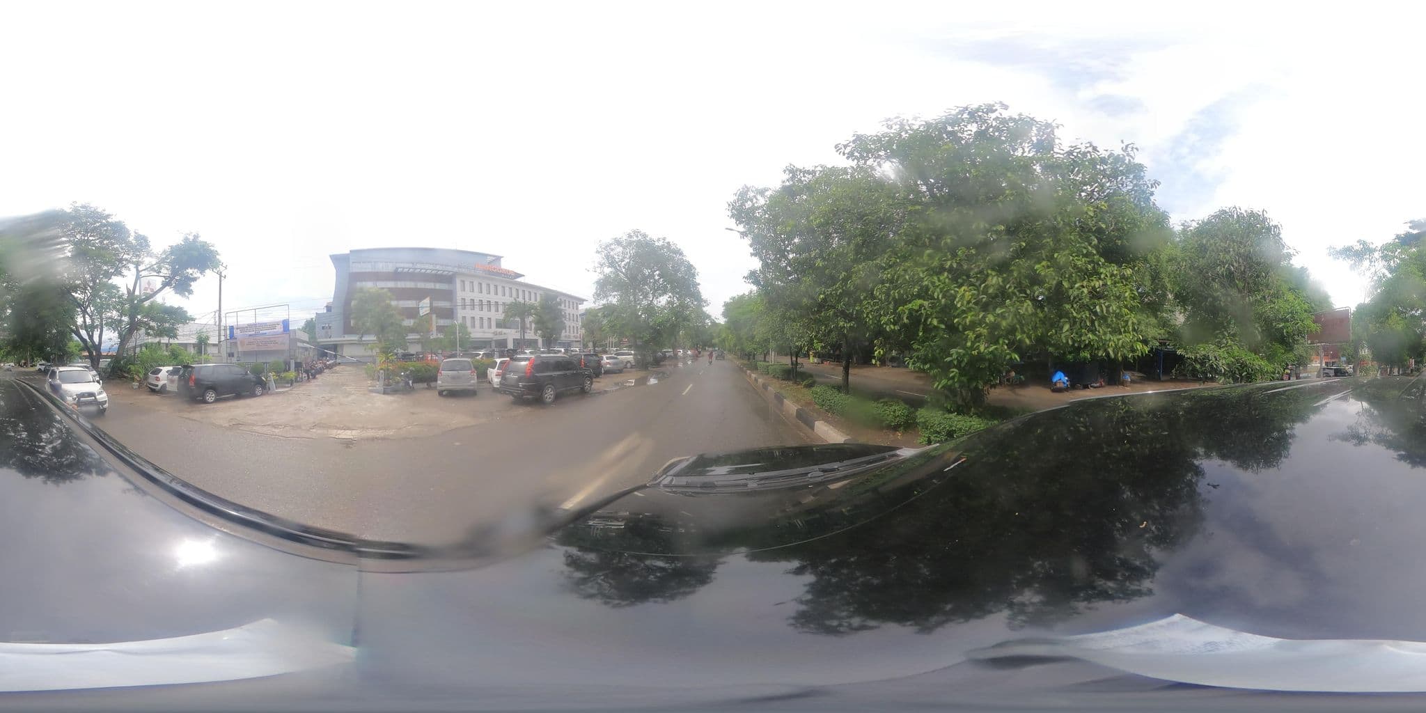 Street view near Grand Nanggroe Hotel, Banda Aceh — © rgtm_ryuiki (CC BY-SA · Mapillary)