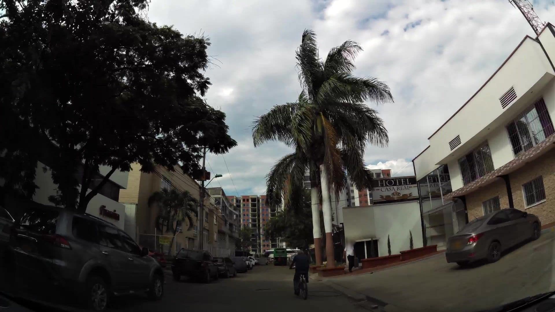 Street view near Hotel Mansión del Norte, Cali