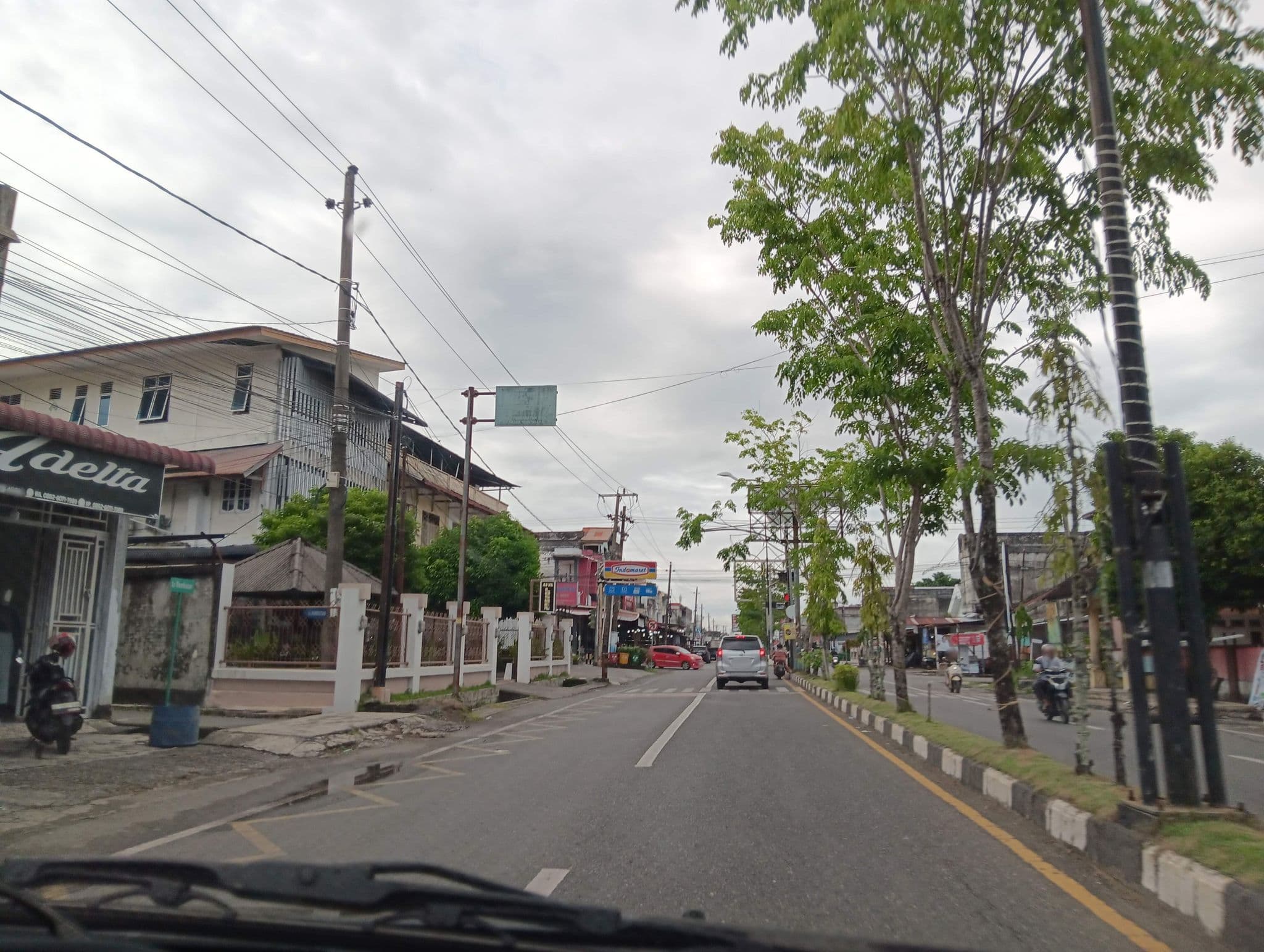 Street view near Losmen Aiva, Meulaboh — © ikwe (CC BY-SA · Mapillary)