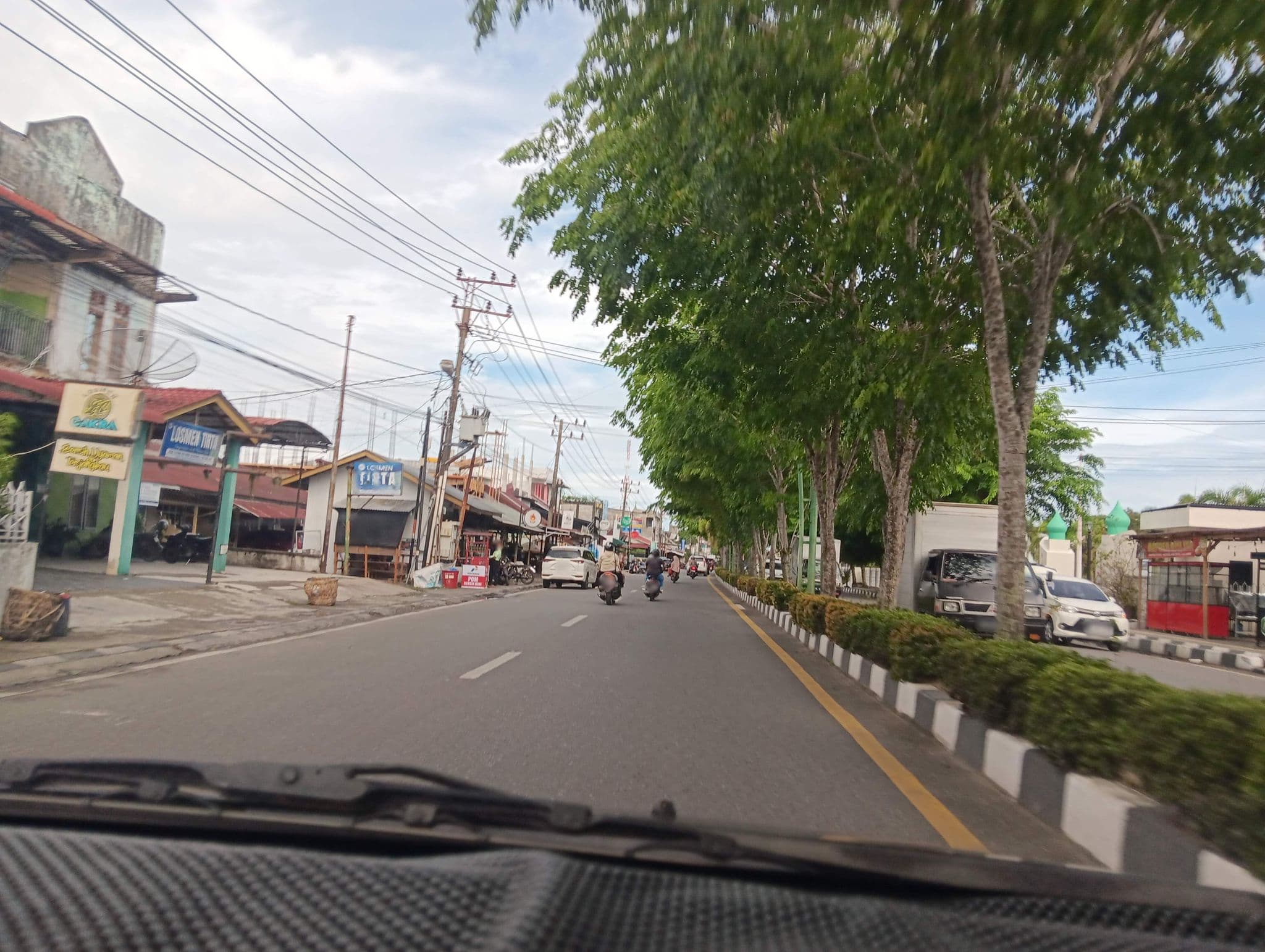 Street view near wisma anggrek, Meulaboh — © ikwe (CC BY-SA · Mapillary)