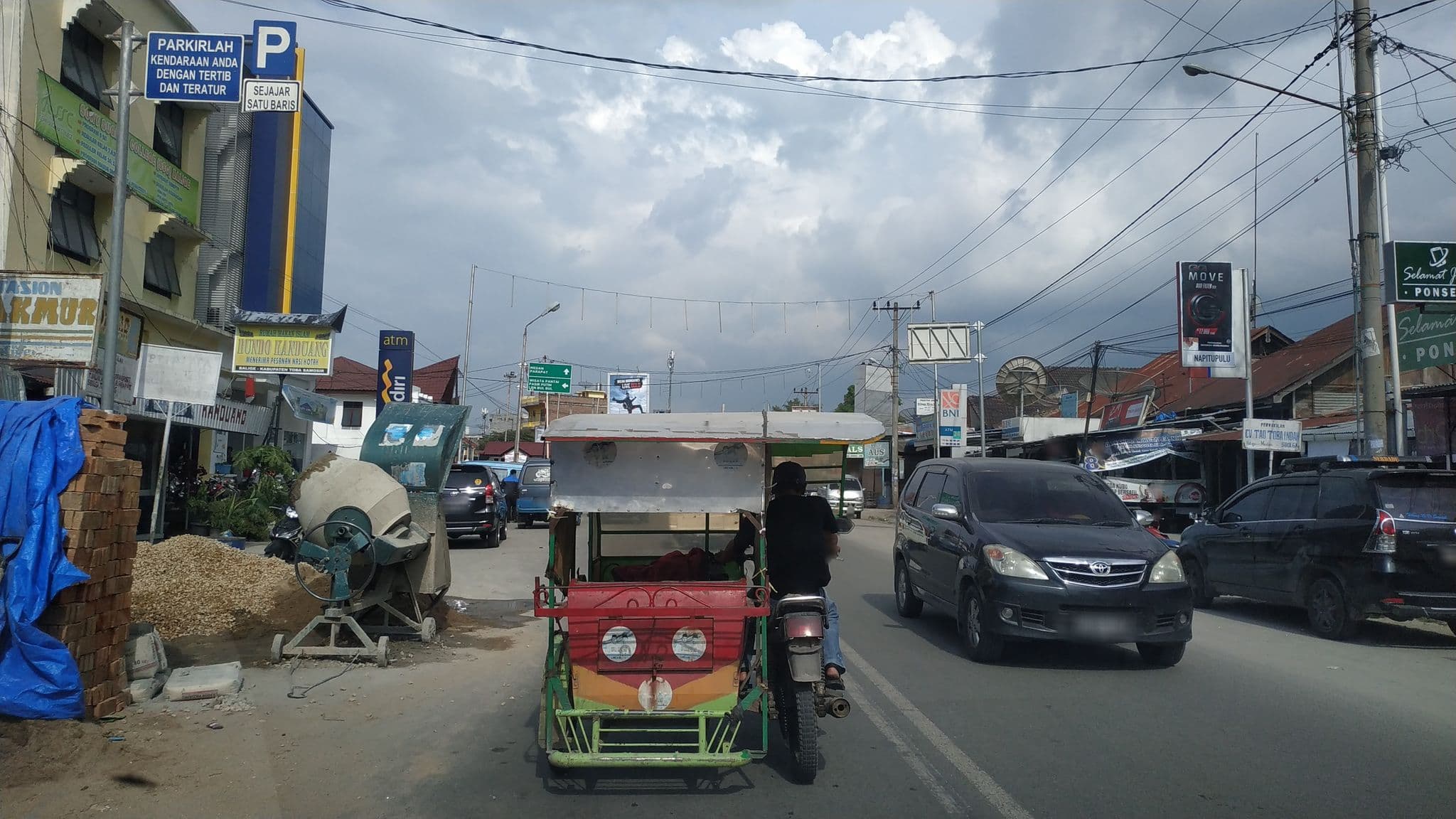Street view near Villa Siliwangi, Parmonangan — © yeniprimasari3094 (CC BY-SA · Mapillary)