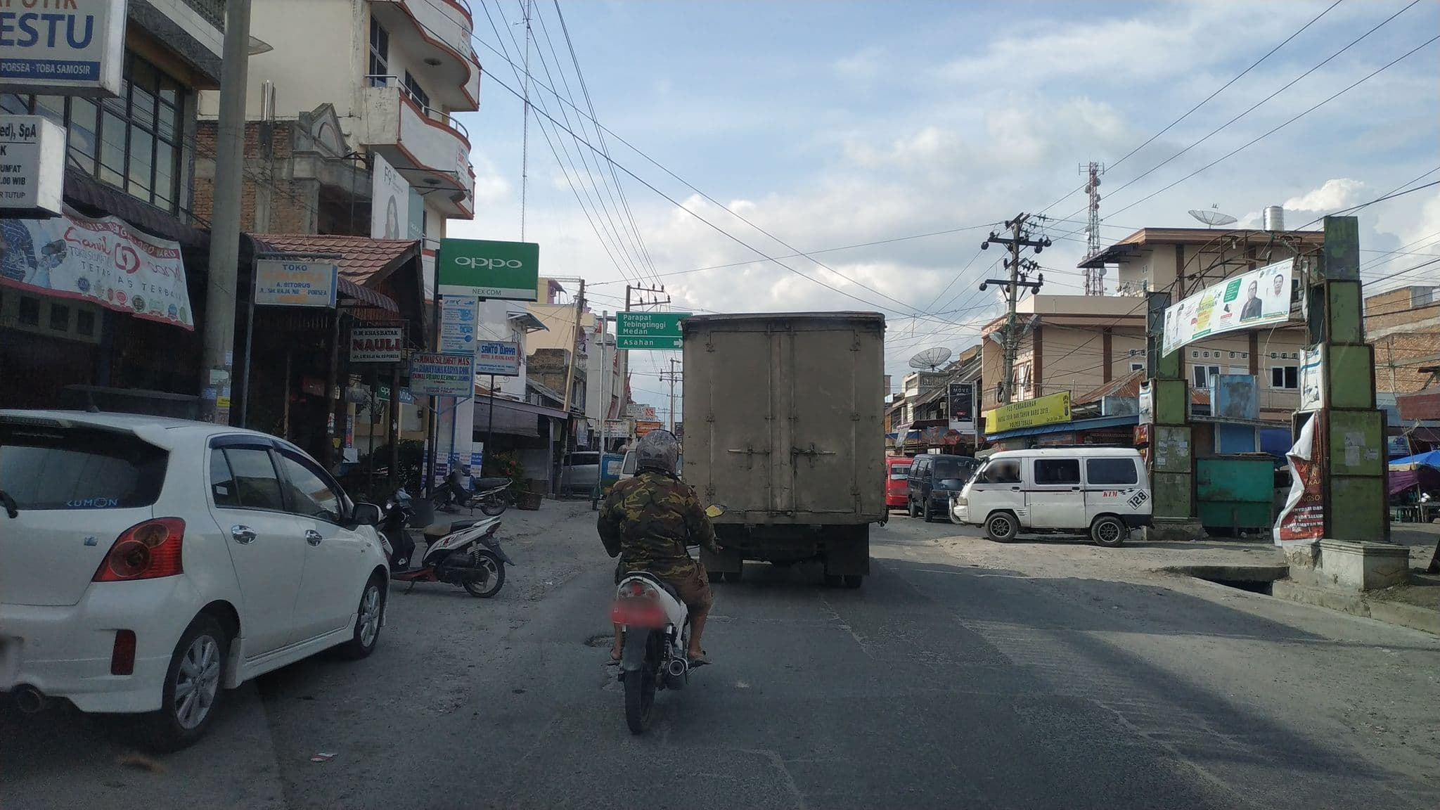 Street view near Hotel Santo djaya, Parmonangan — © yeniprimasari3094 (CC BY-SA · Mapillary)