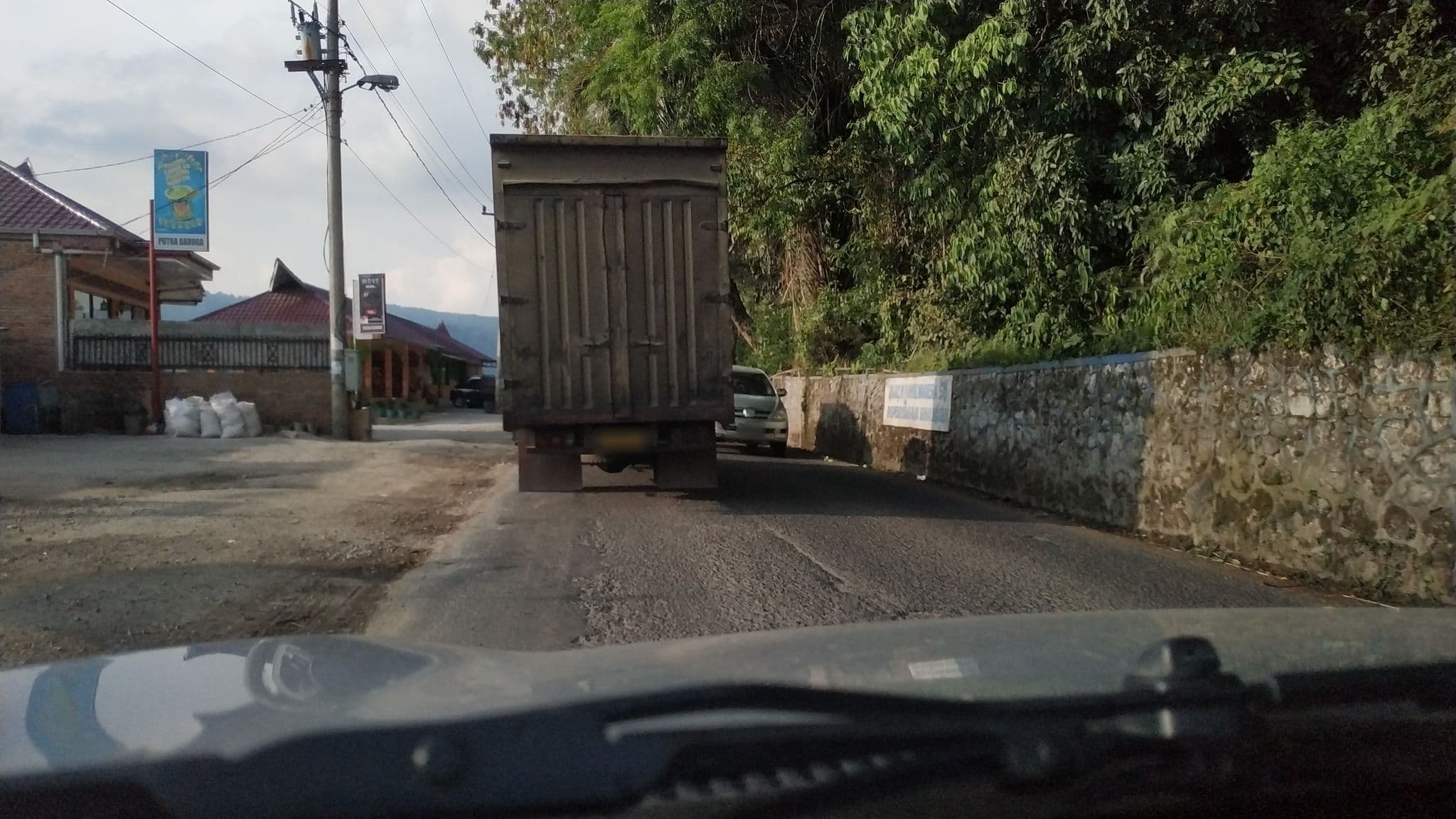 Street view near Hotel Sentosa-Muara, Parapat — © yeniprimasari3094 (CC BY-SA · Mapillary)