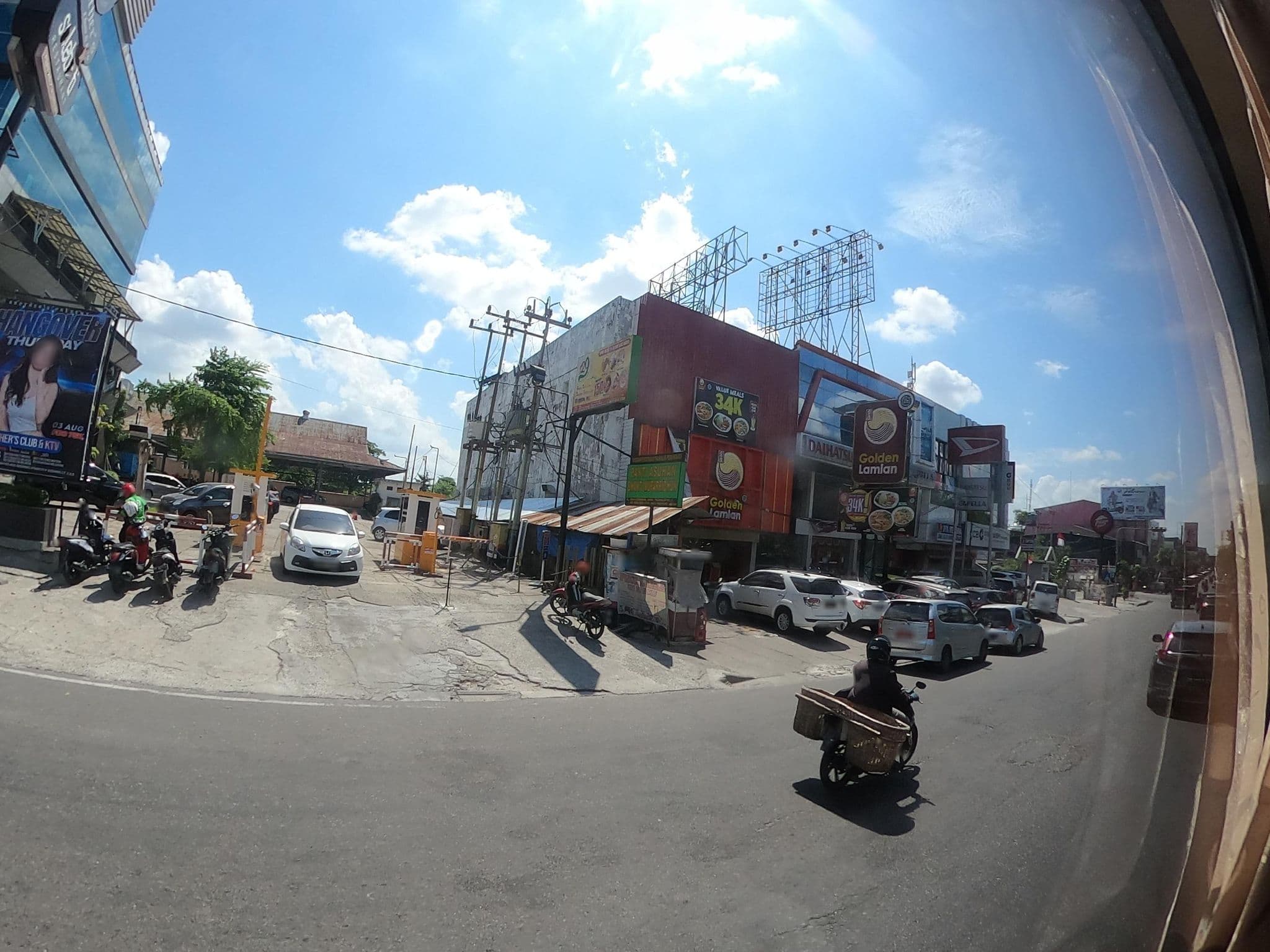 Street view near Hotel Bumi Asih, Pekanbaru — © rgtm_ryuiki (CC BY-SA · Mapillary)
